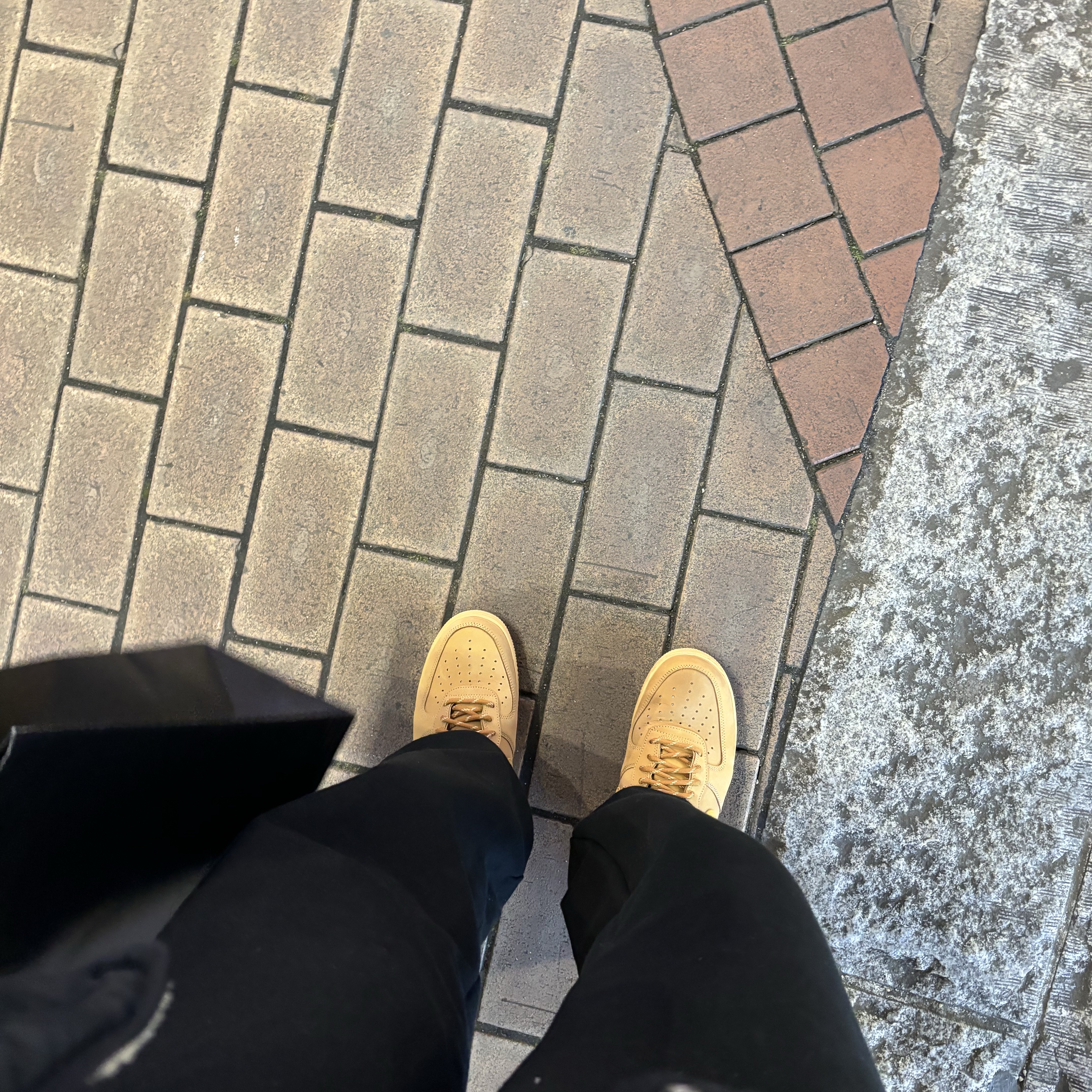 Nike Air Force 1 '07 WB Flax 착용 스타일