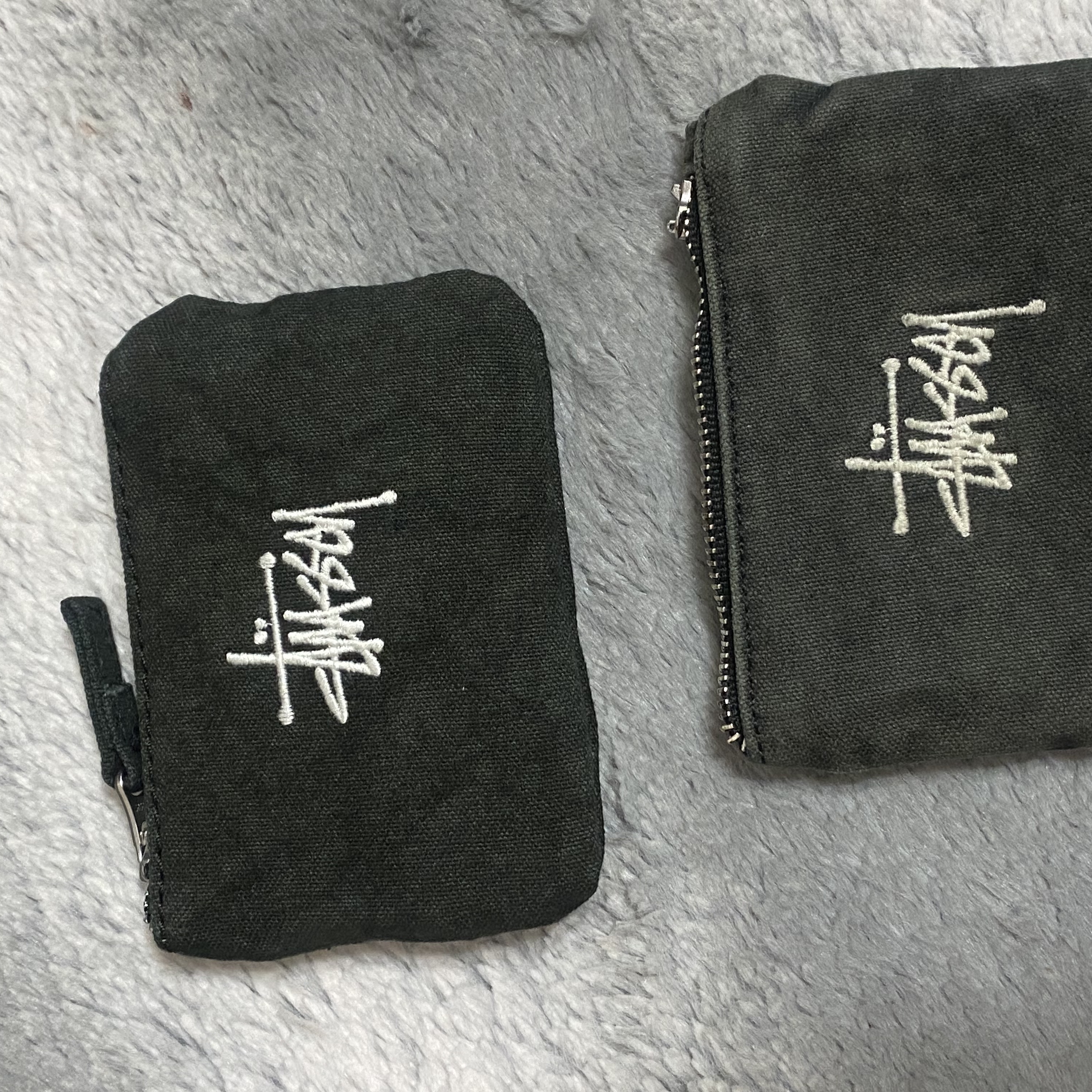 Stussy Canvas Coin Pouch Washed Black 착용 스타일
