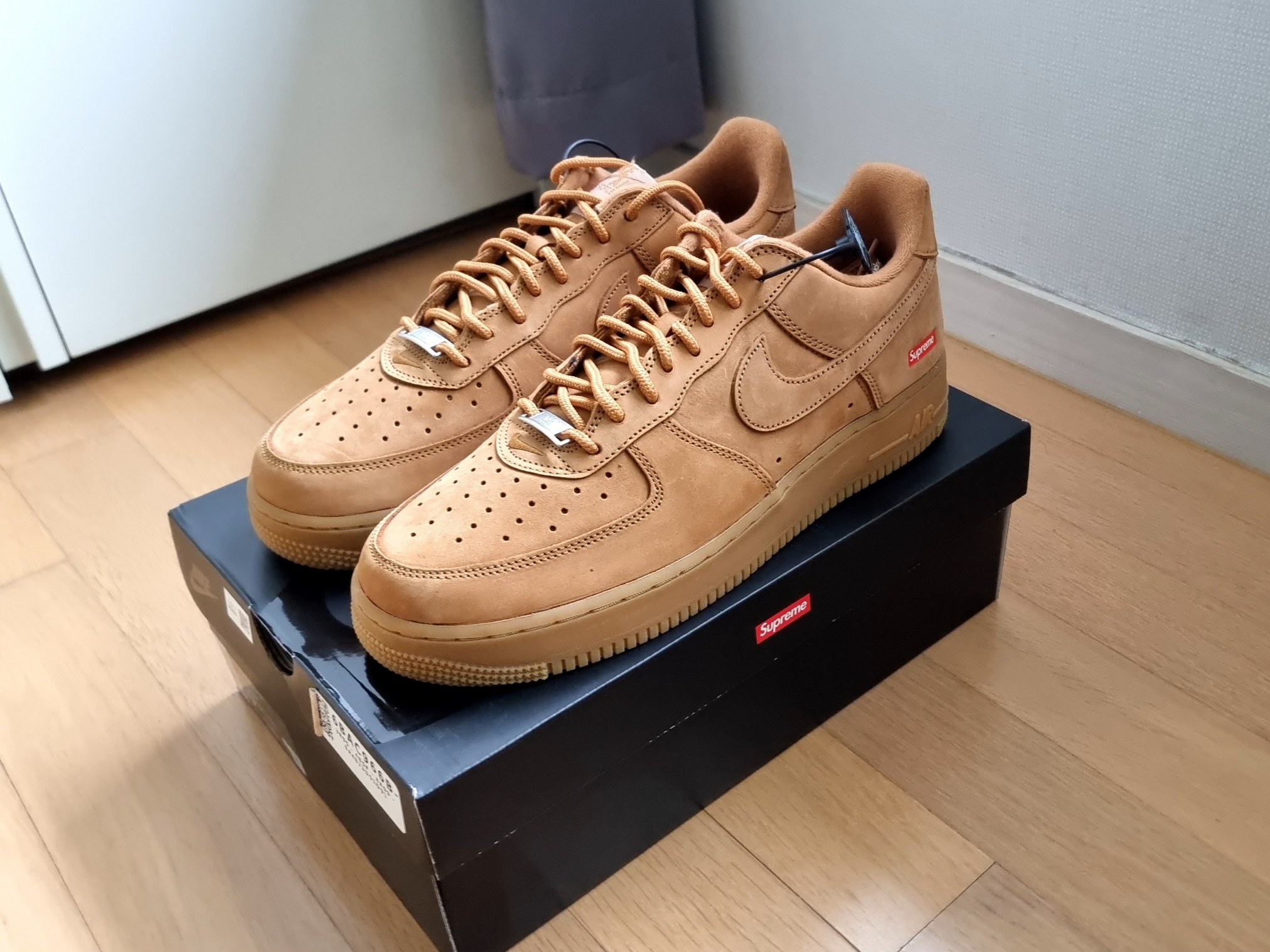 Nike x Supreme Air Force 1 Low Flax 착용 스타일 - 1