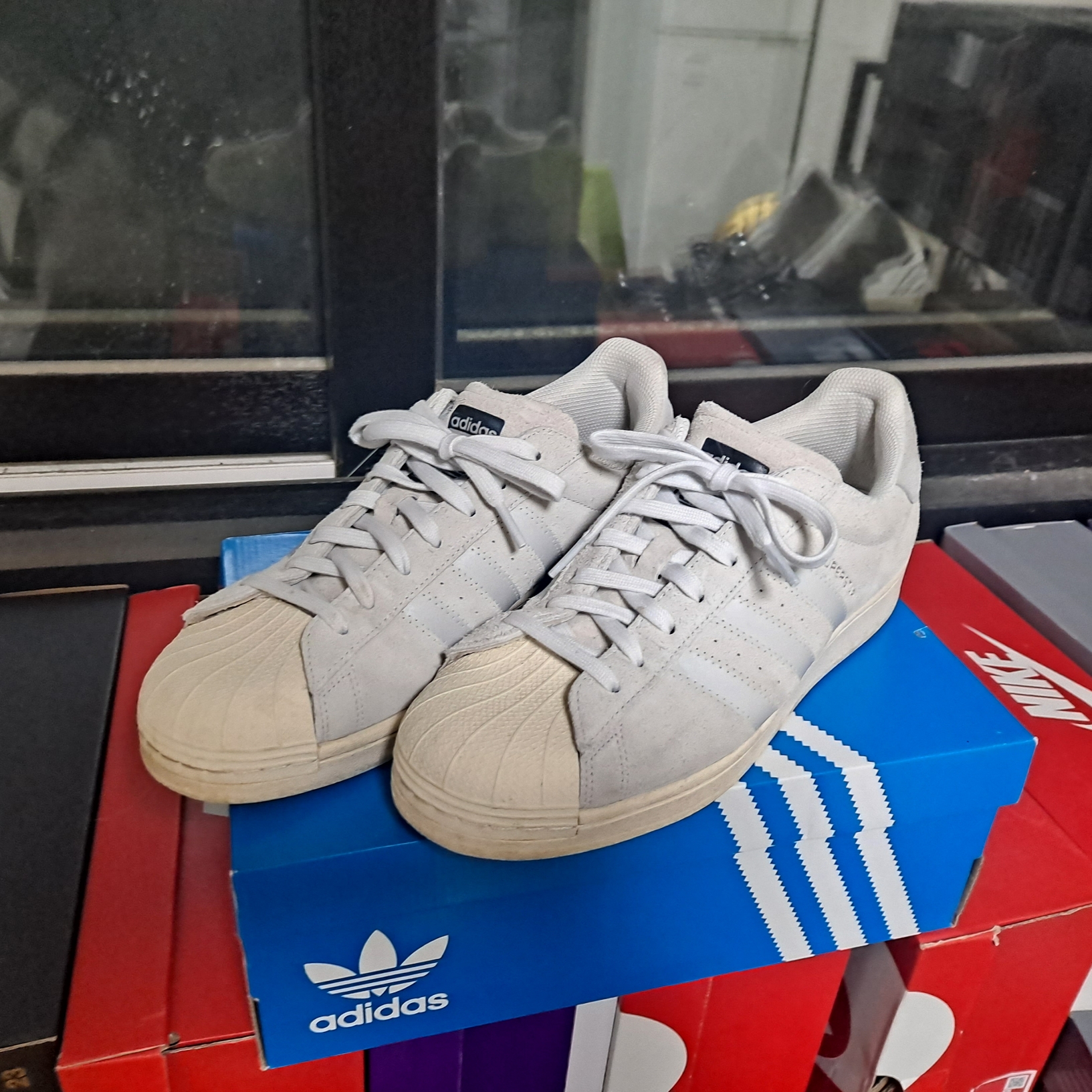 Adidas Superstar Cream White 착용 스타일