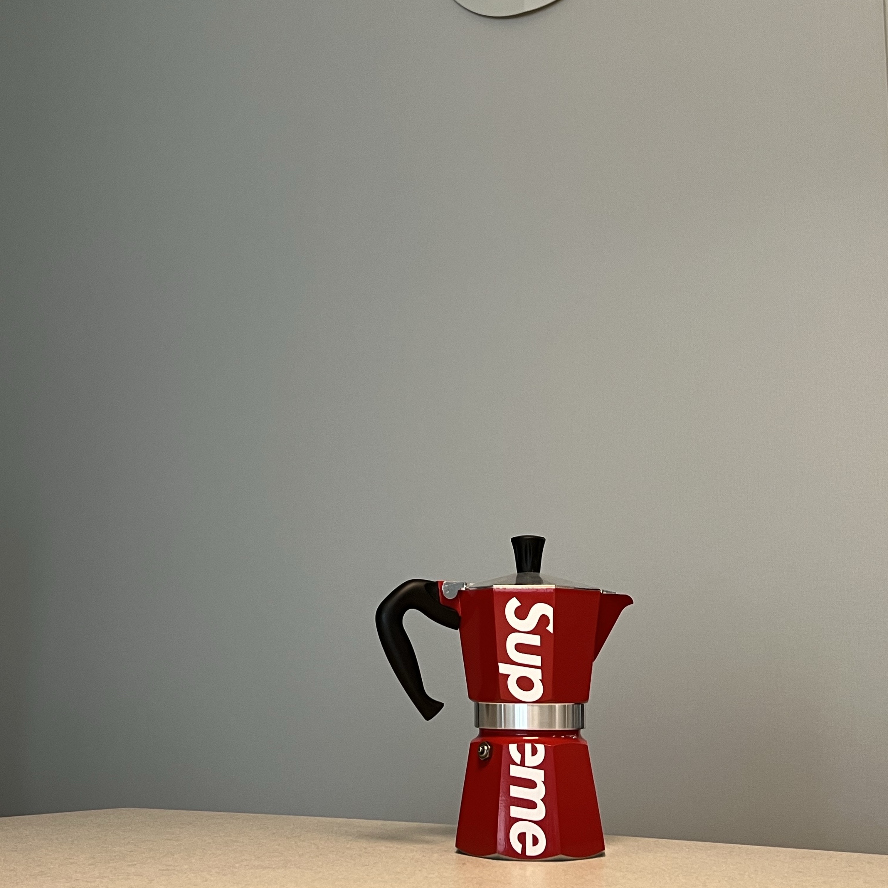 Supreme Bialetti Moka Express Red - 19SS 착용 스타일