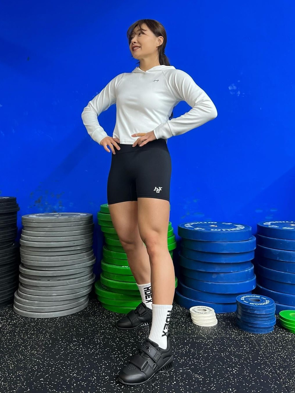 HDEX Womens Symbol Hoodie Long Sleeve White 착용 스타일 - 1