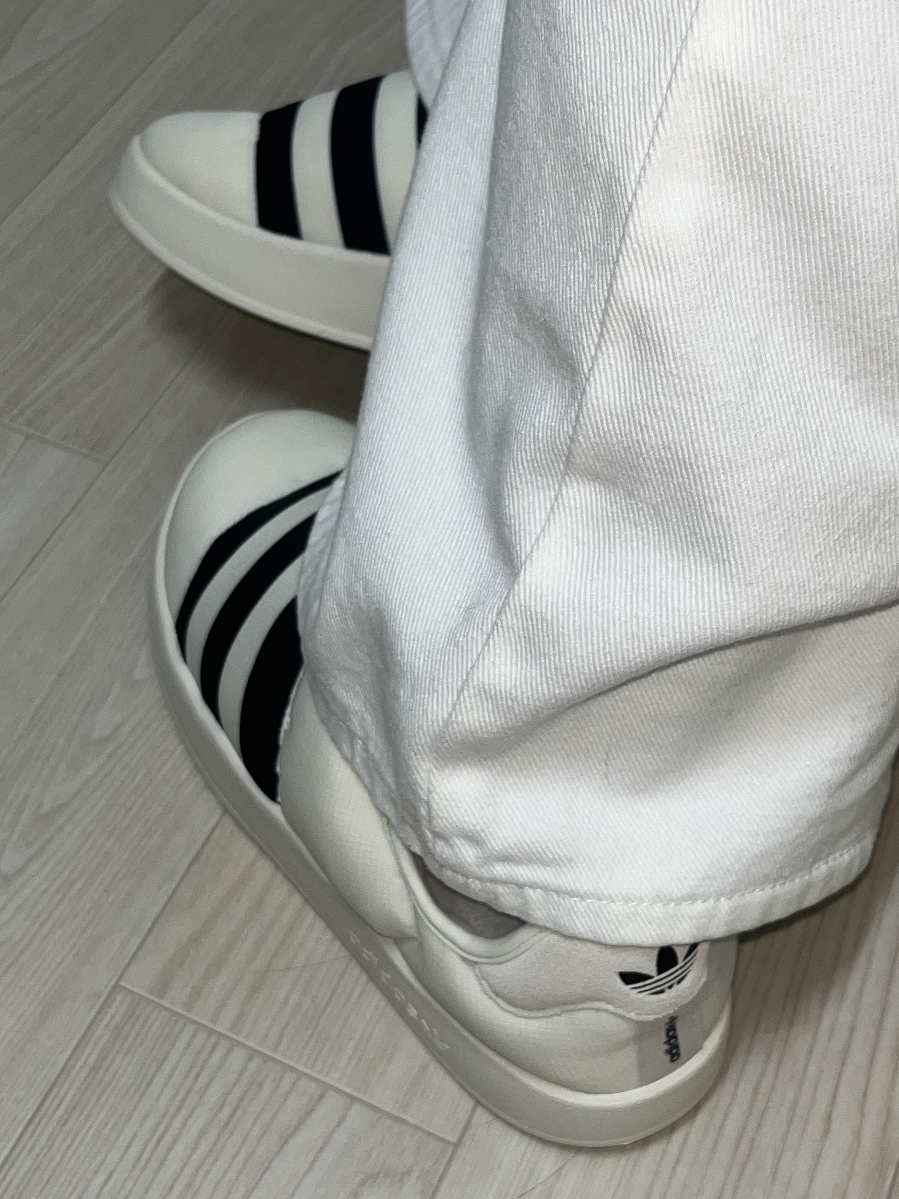 Adidas Puffylette Off White 착용 스타일 - 1