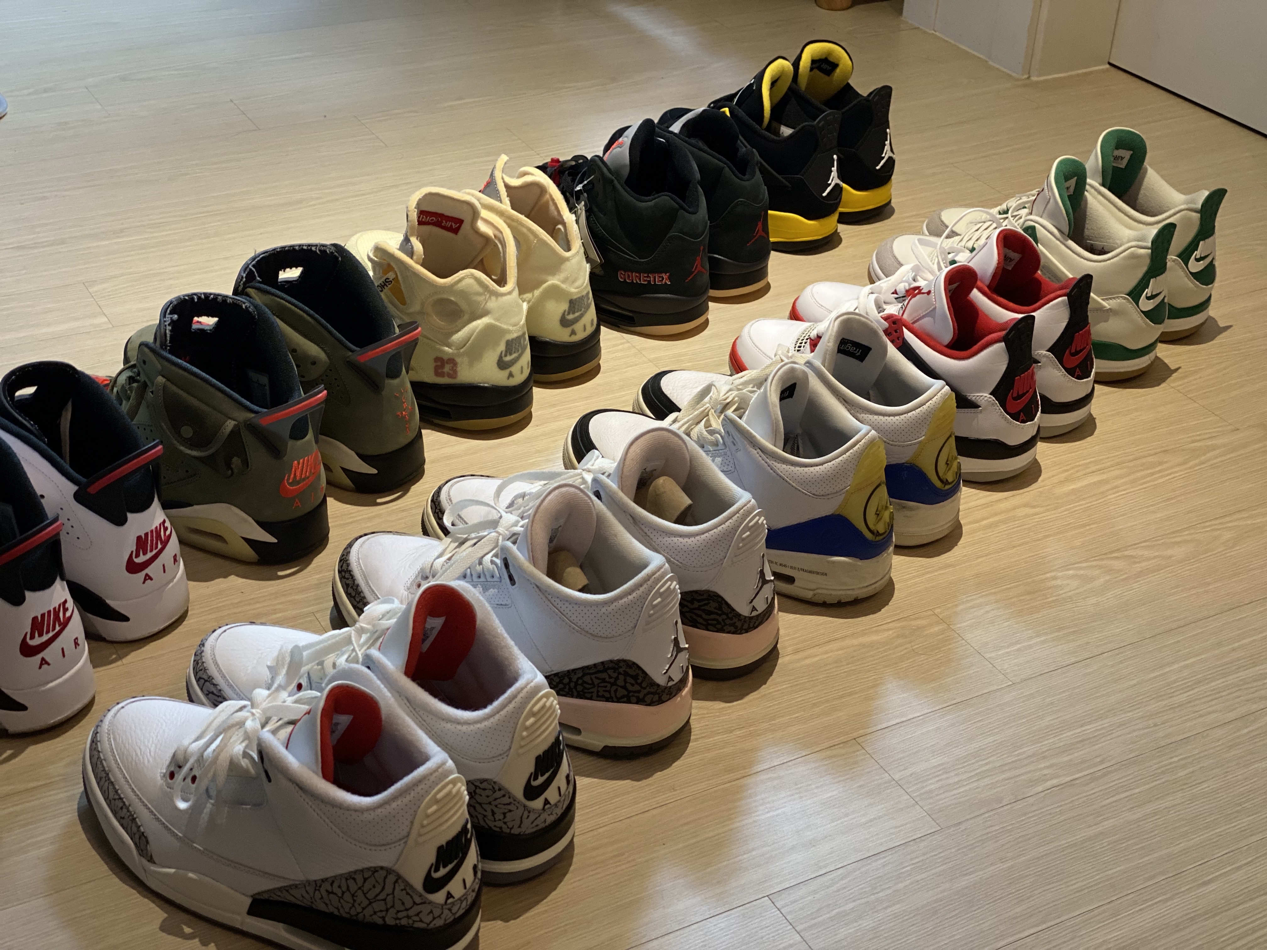Jordan 5 x Off-White Retro SP Sail Fire Red, (W) Jordan 5 Retro Gore-Tex Off Noir Fire Red 착용 스타일