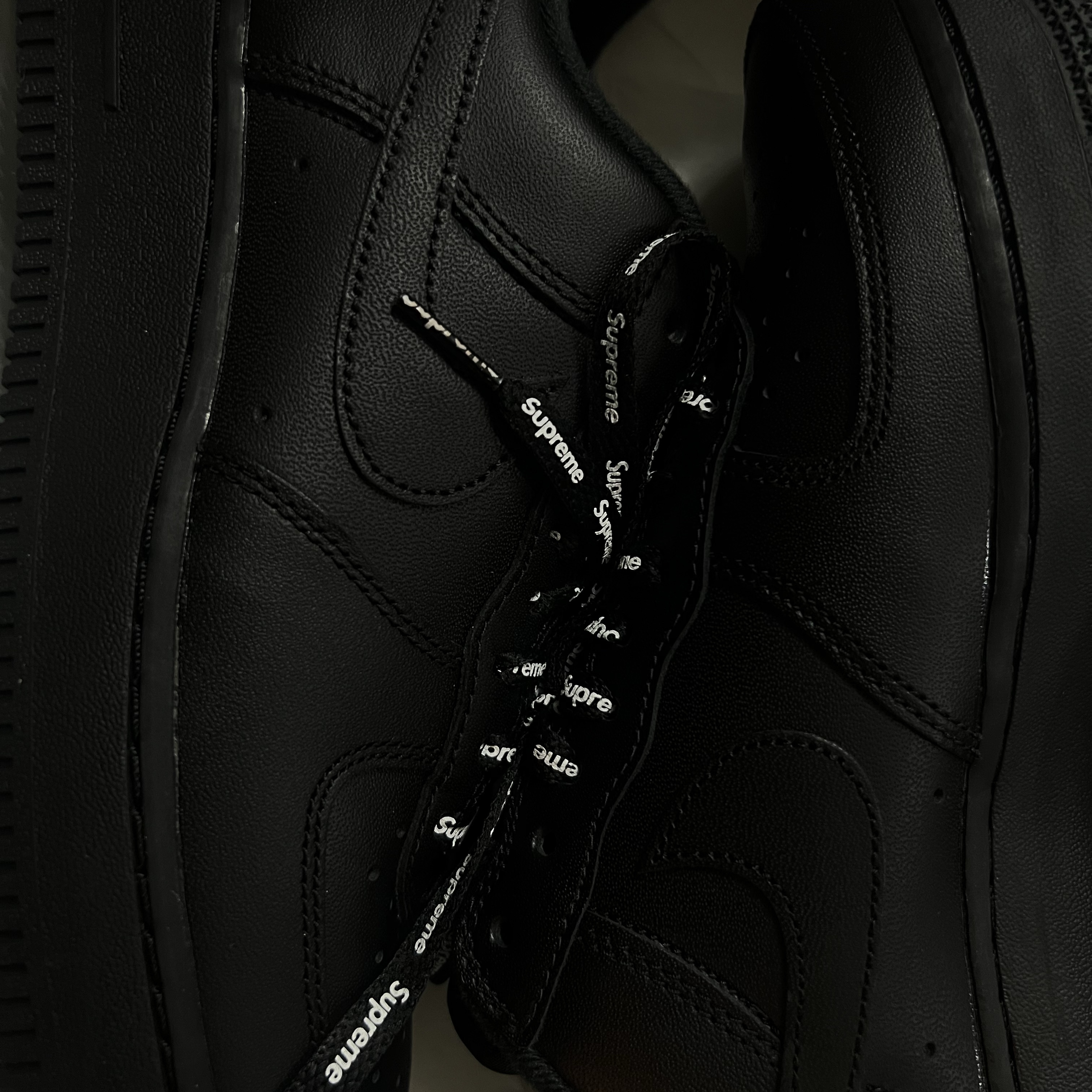 Nike x Supreme Air Force 1 Low Black 착용 스타일