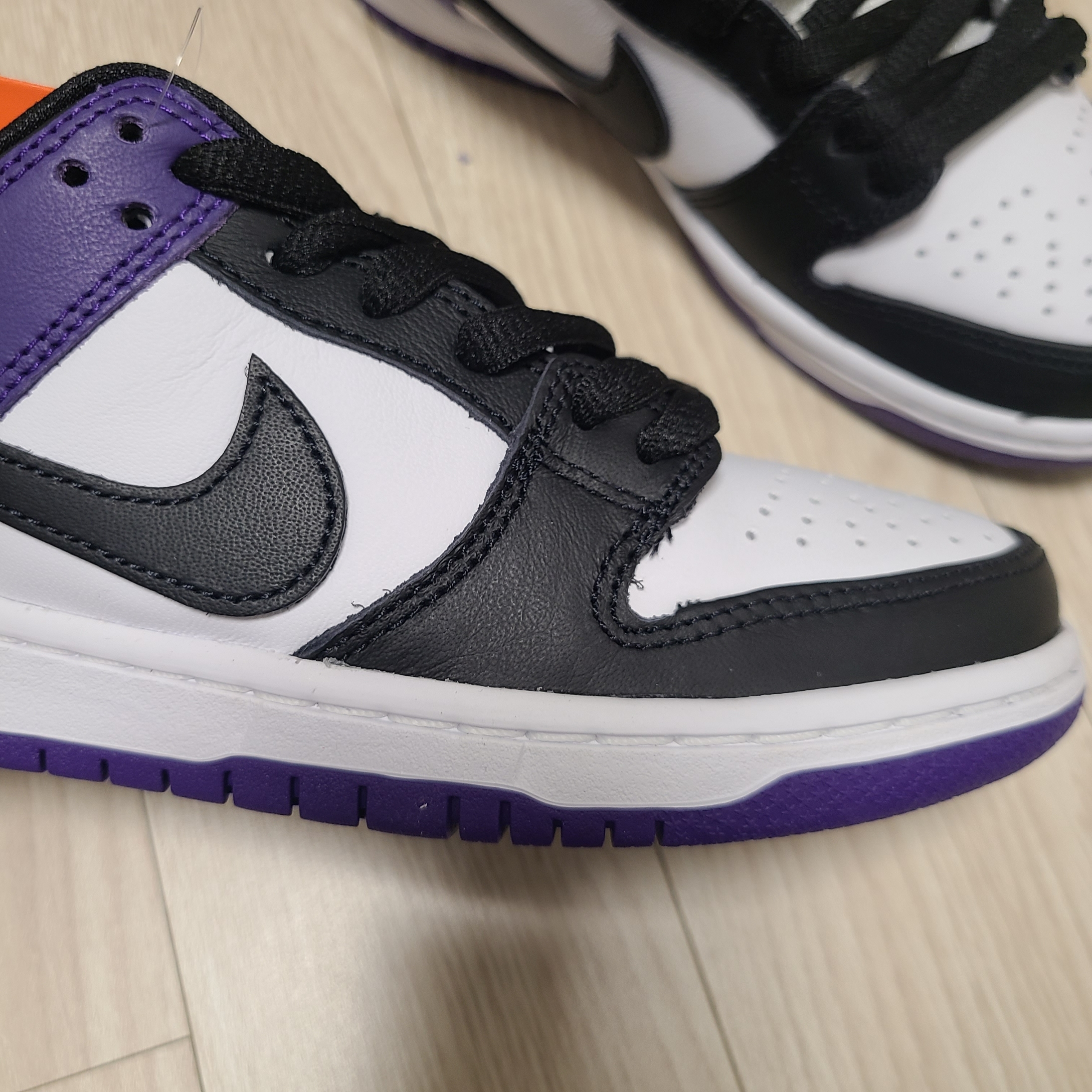 Nike SB Dunk Low Pro Court Purple 착용 스타일 - 2