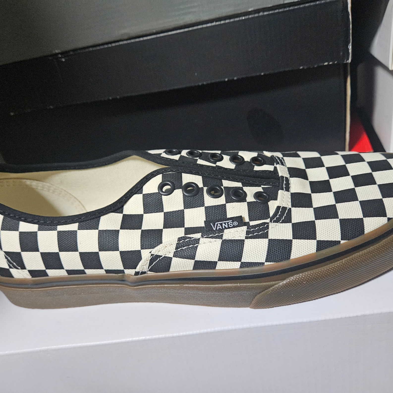Vans Authentic Checkerboard Black White Gum 착용 스타일
