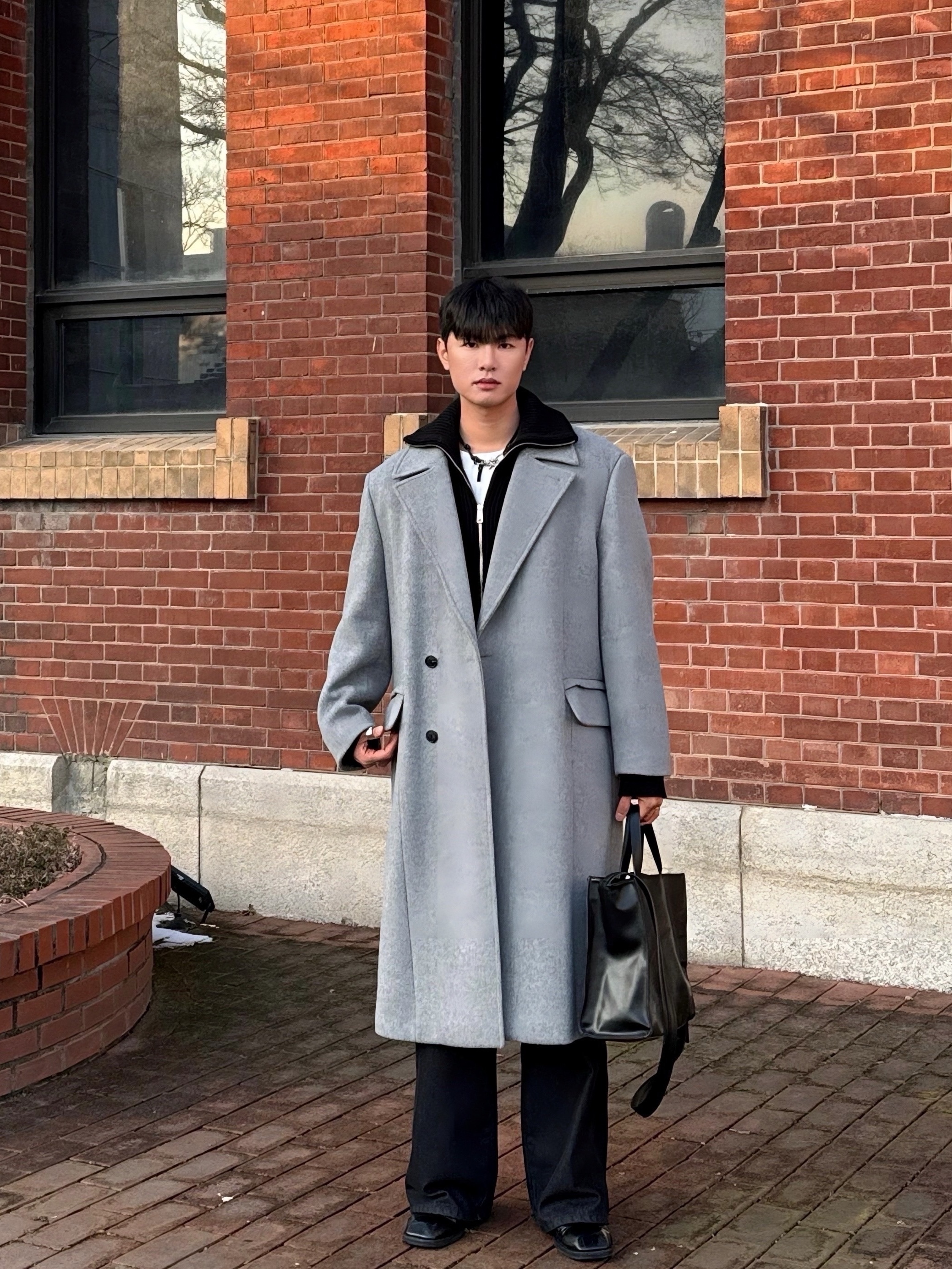 Our Legacy Ladon Leather Keychain Black 착용 스타일 - 1