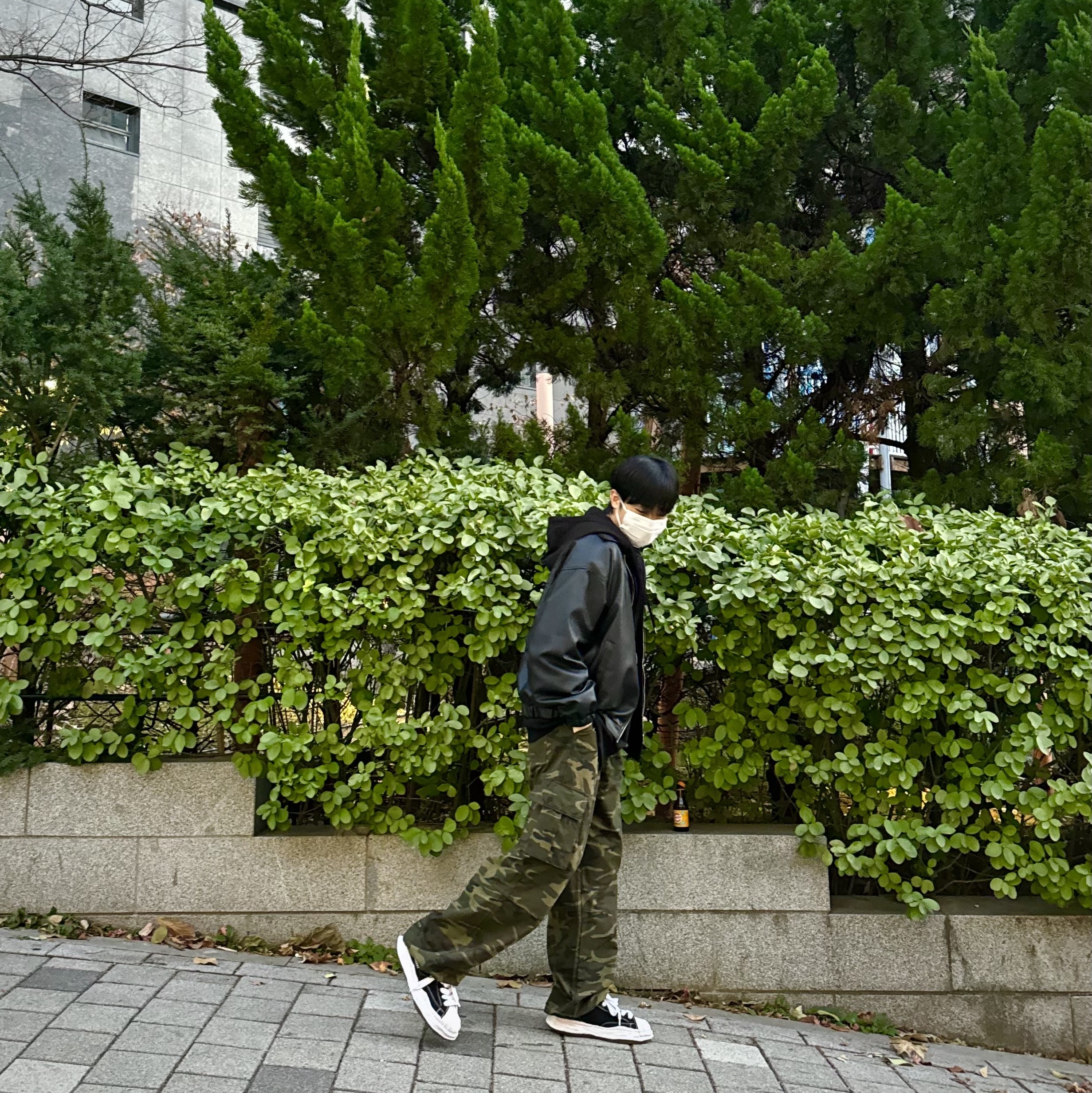 Maison Mihara Yasuhiro Blakey OG Sole Canvas Low-top Sneakers Black White, Ader Error Sig; TRS/BL Tag Hoodie Zip-Up 01 Black 착용 스타일