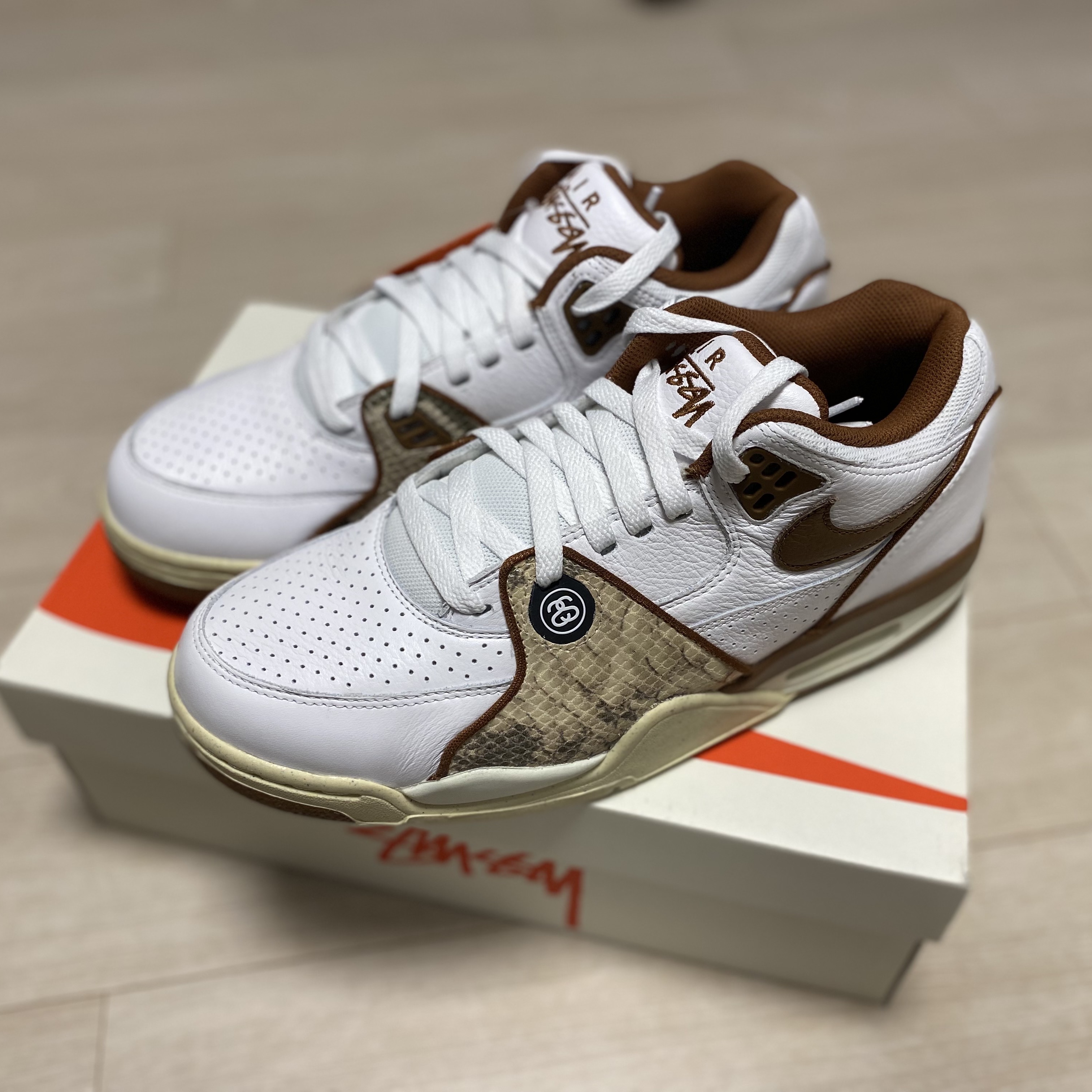Nike x Stussy Air Flight 89 Low White and Pecan 착용 스타일