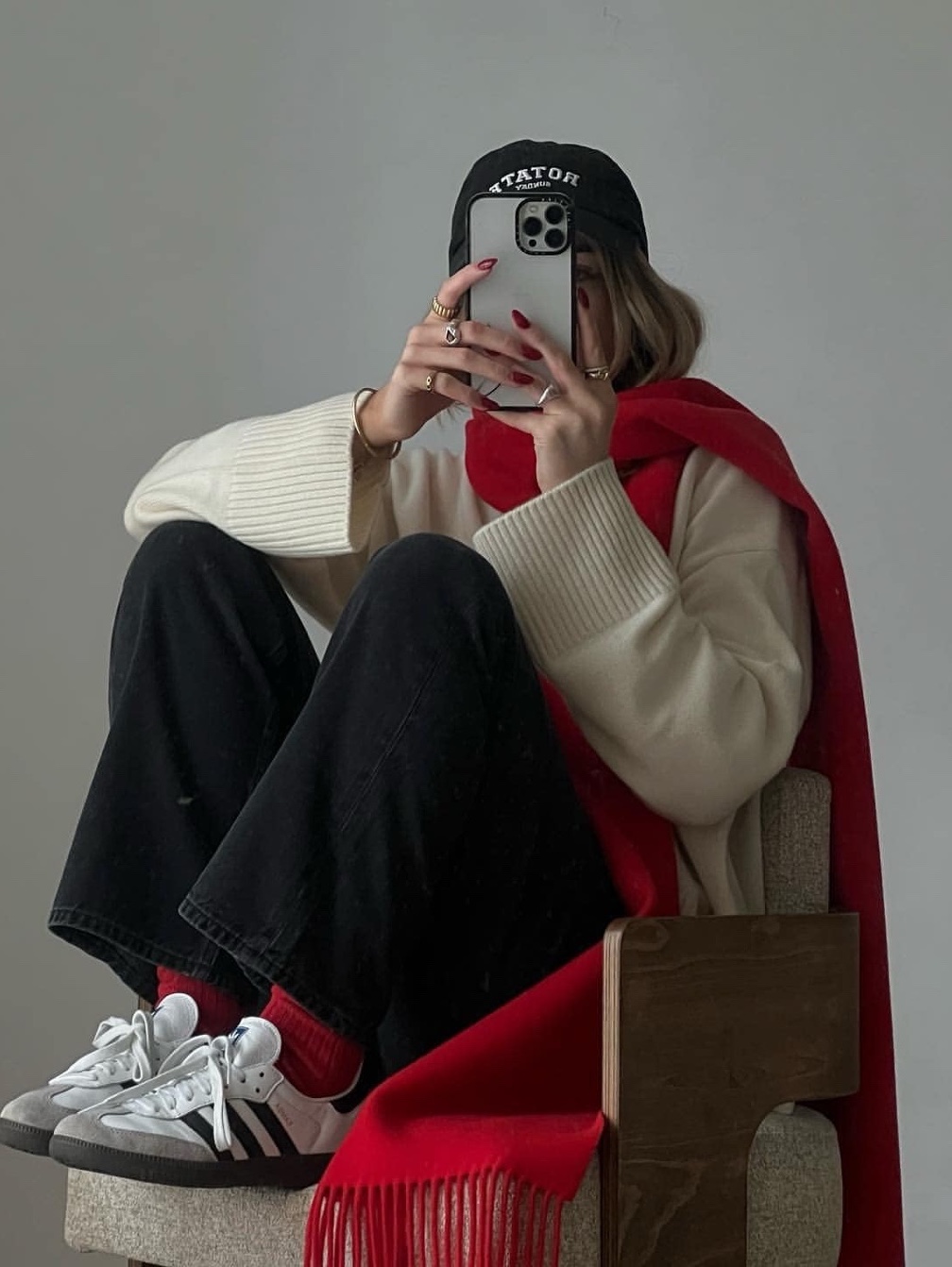 Vivienne Westwood Double Face Single Orb Muffler Red, Acne Studios Canada Narrow New Wool Muffler Cherry Red 착용 스타일 - 2