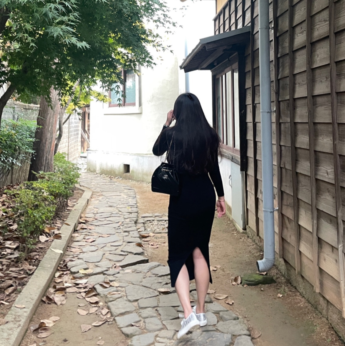 (W) Dior Walk'N'Dior Sneakers Oblique Gray, Chanel Small Gabrielle Backpack Aged Calfskin & Gold Silver Black 착용 스타일