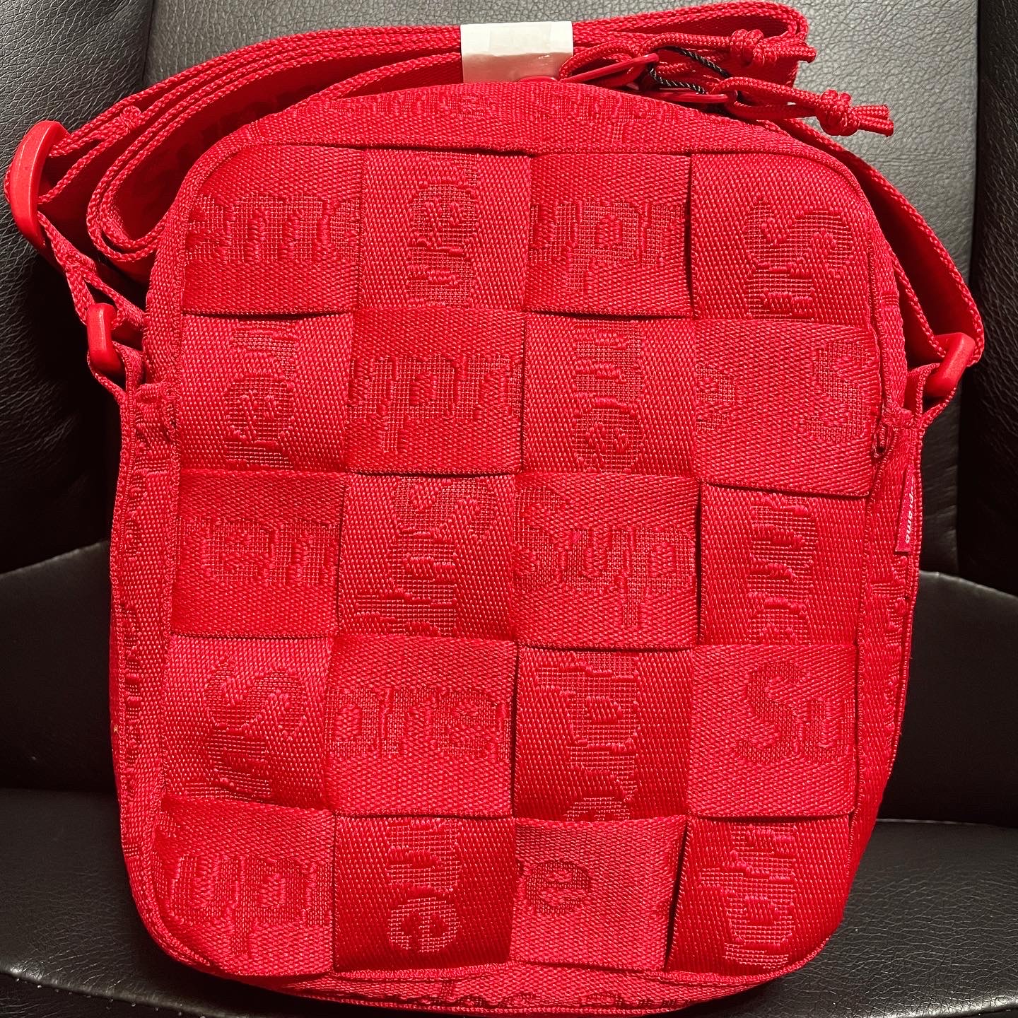 Supreme Woven Shoulder Bag Red - 23SS 착용 스타일 - 2