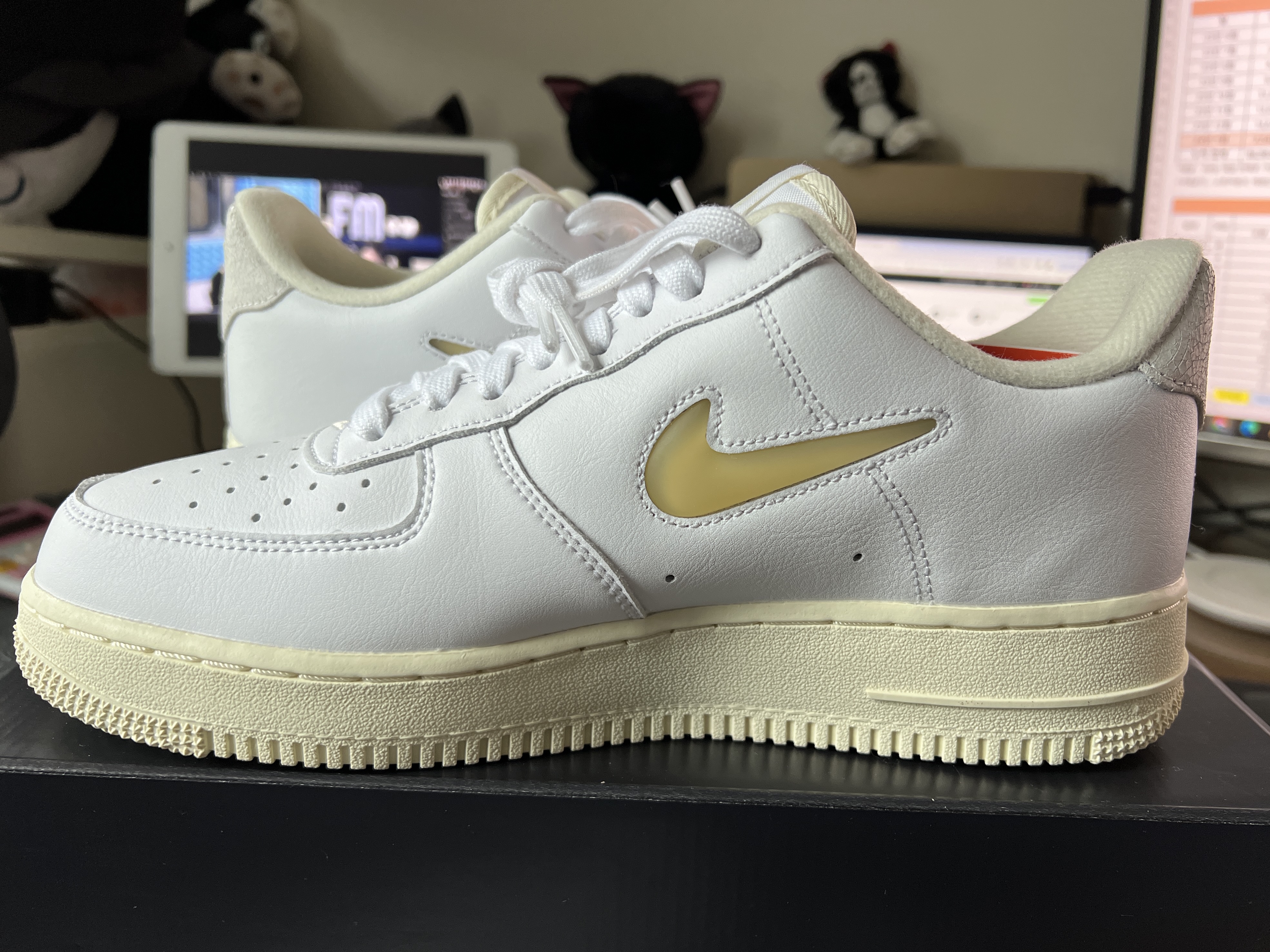 Nike Air Force 1 '07 LX Pale Vanilla 착용 스타일