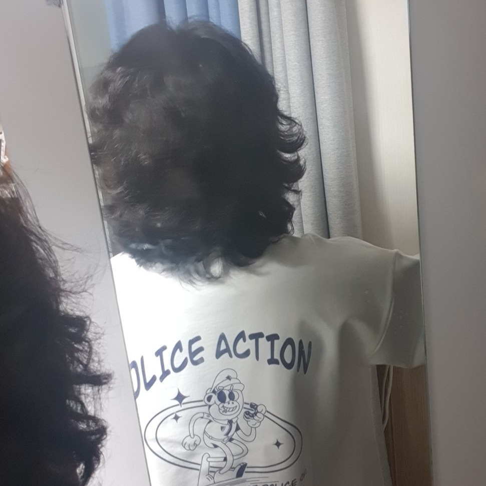 Woowakgood Police Action Sweatshirt White 착용 스타일