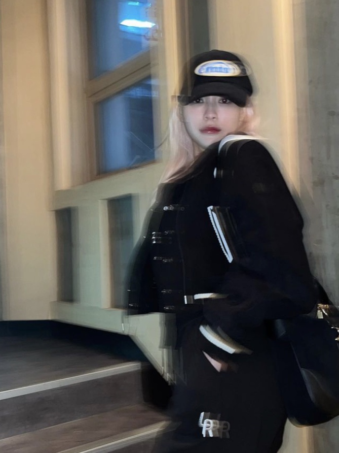 Emis Wappen Ball Cap Black 착용 스타일