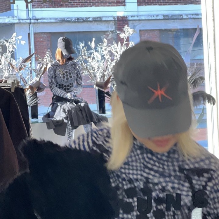 Yunse Hatch Nylon Cap Grey 착용 스타일 - 2