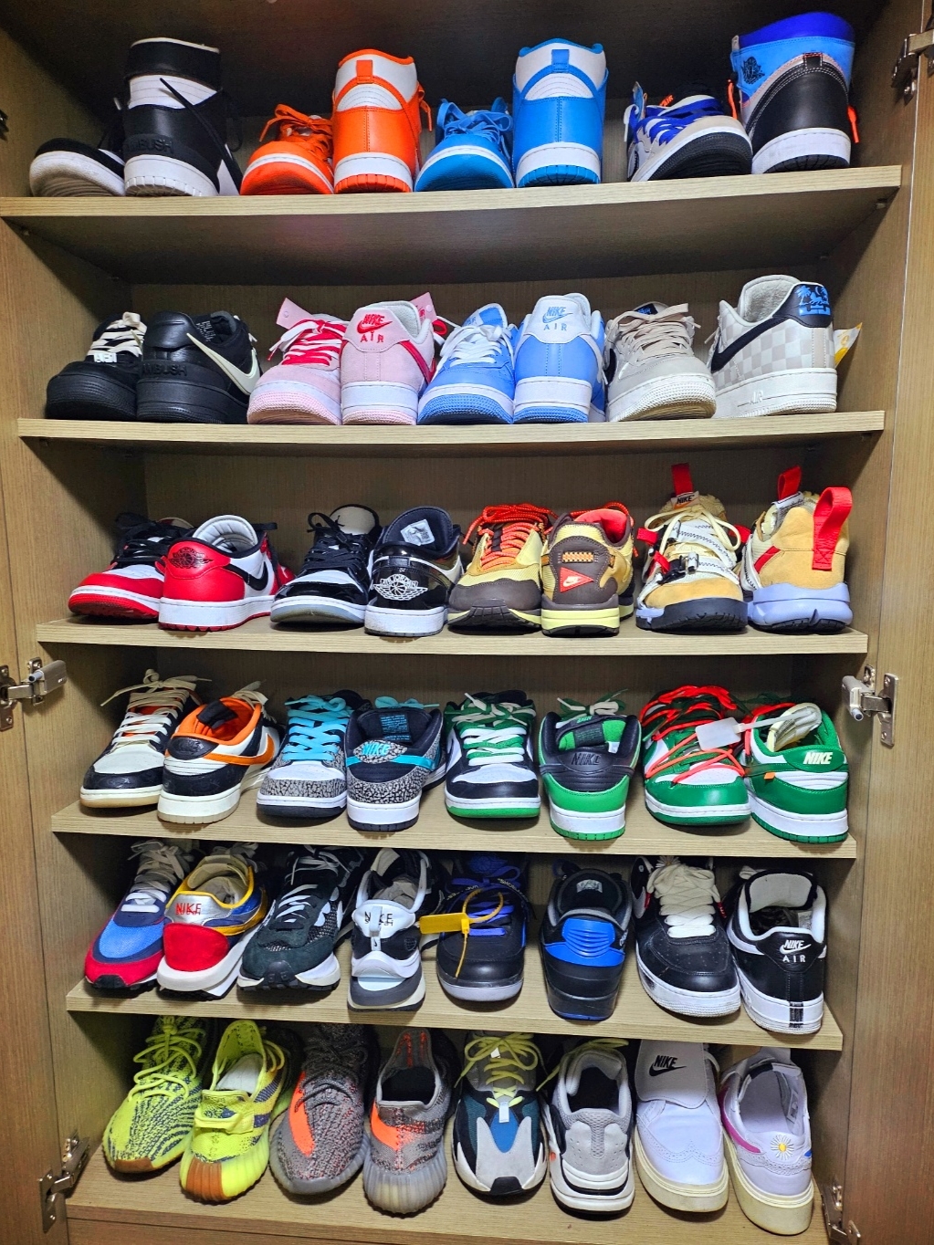 Nike x Off-White Dunk Low Pine Green, Jordan 1 Low Golf Chicago 착용 스타일