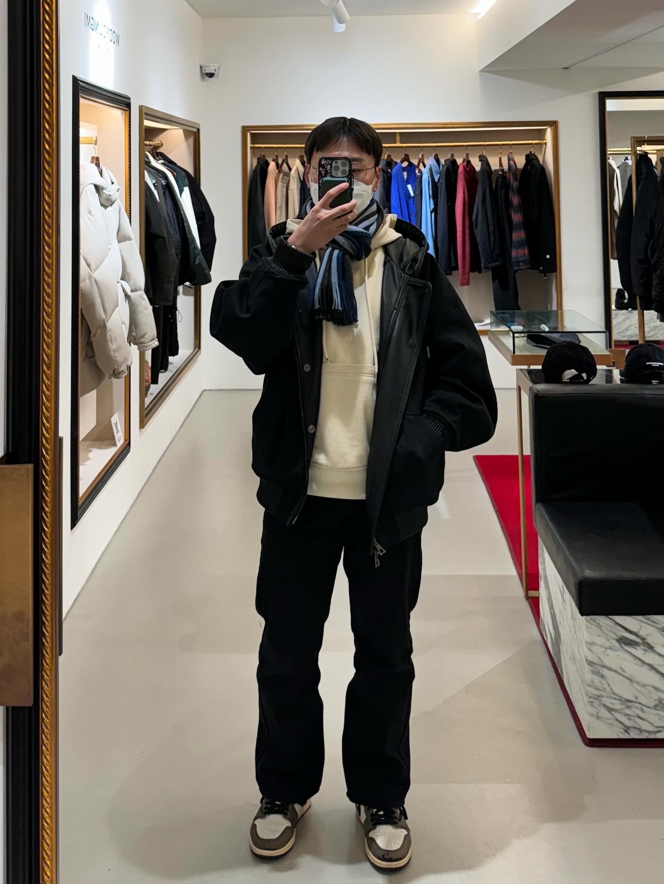 Wooyoungmi Flower Print Hoodie Ivory - 23SS, Wooyoungmi Long Straight Denim Pants Black -23FW 착용 스타일 - 2