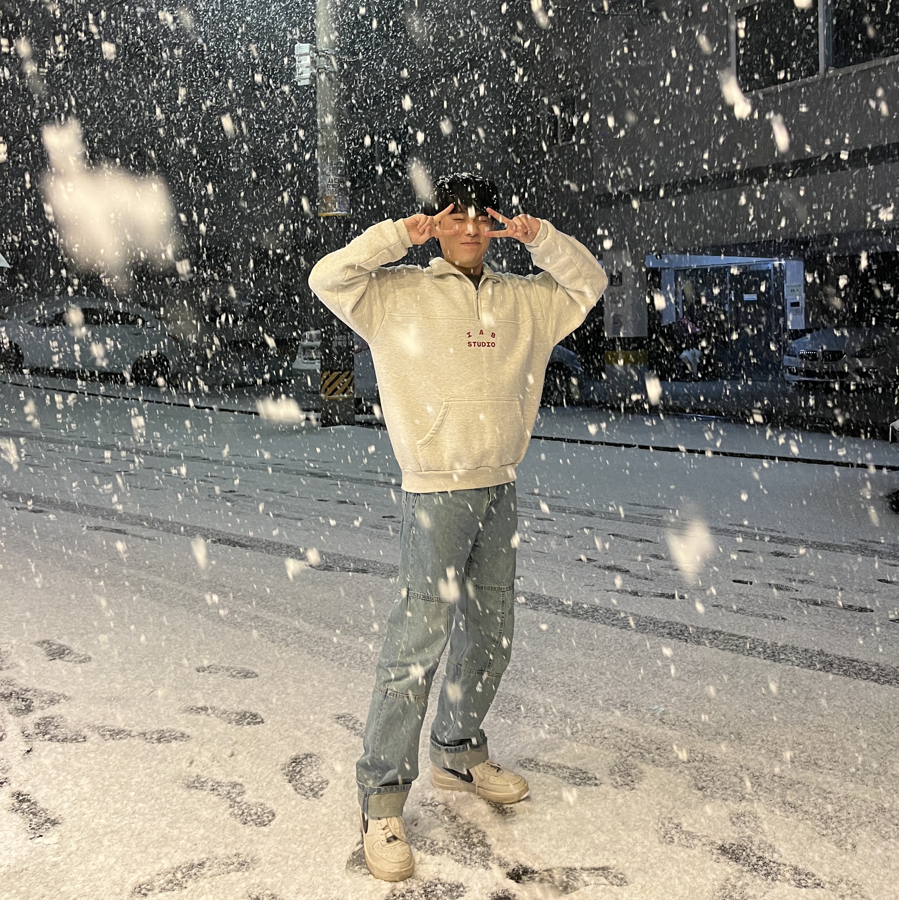 IAB Studio Half Zip-Up Oatmeal Burgundy, Nike x Ambush Air Force 1 Low SP Phantom 착용 스타일