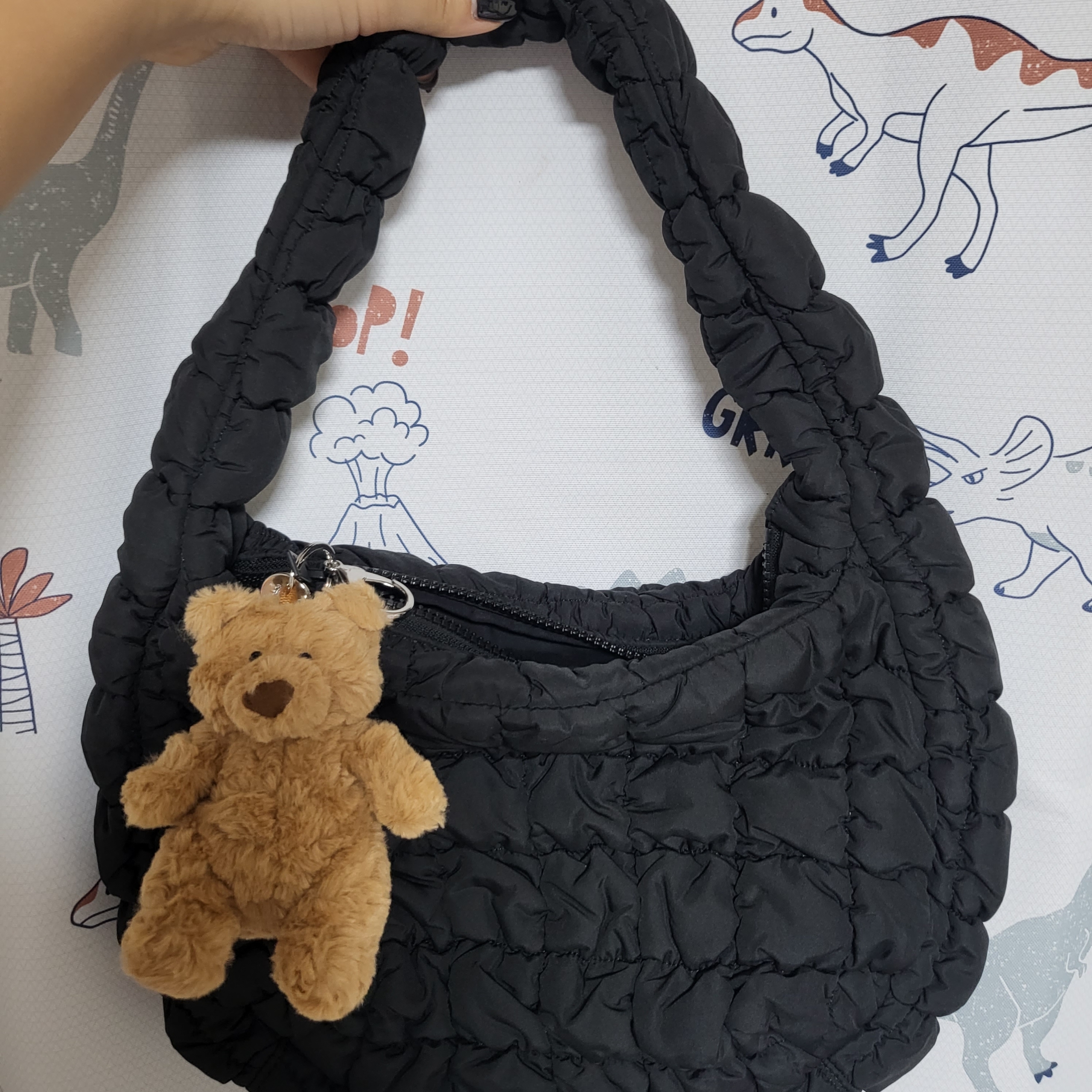 COS Quilted Mini Bag Black, Jellycat Bartholomew Bear Bag Charm Brown 착용 스타일