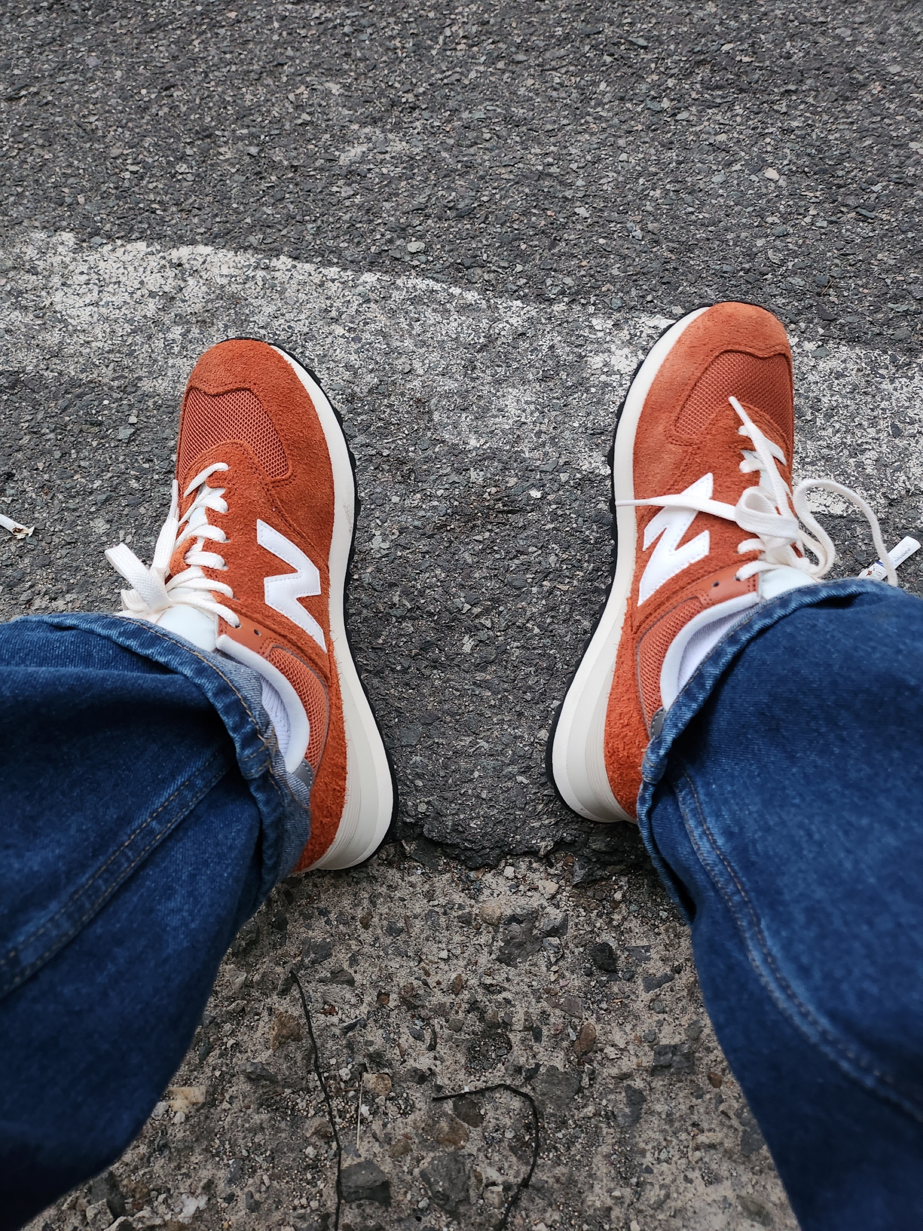 New Balance 574 Heritage Orange Burst White 착용 스타일 - 3