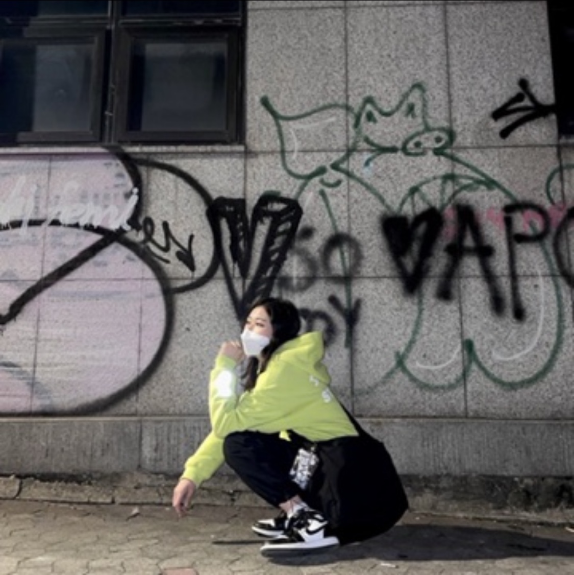 IAB Studio x Worksout Hoodie & Keyring Lime, Peaceminusone Leather Wallet #1 Multi 착용 스타일