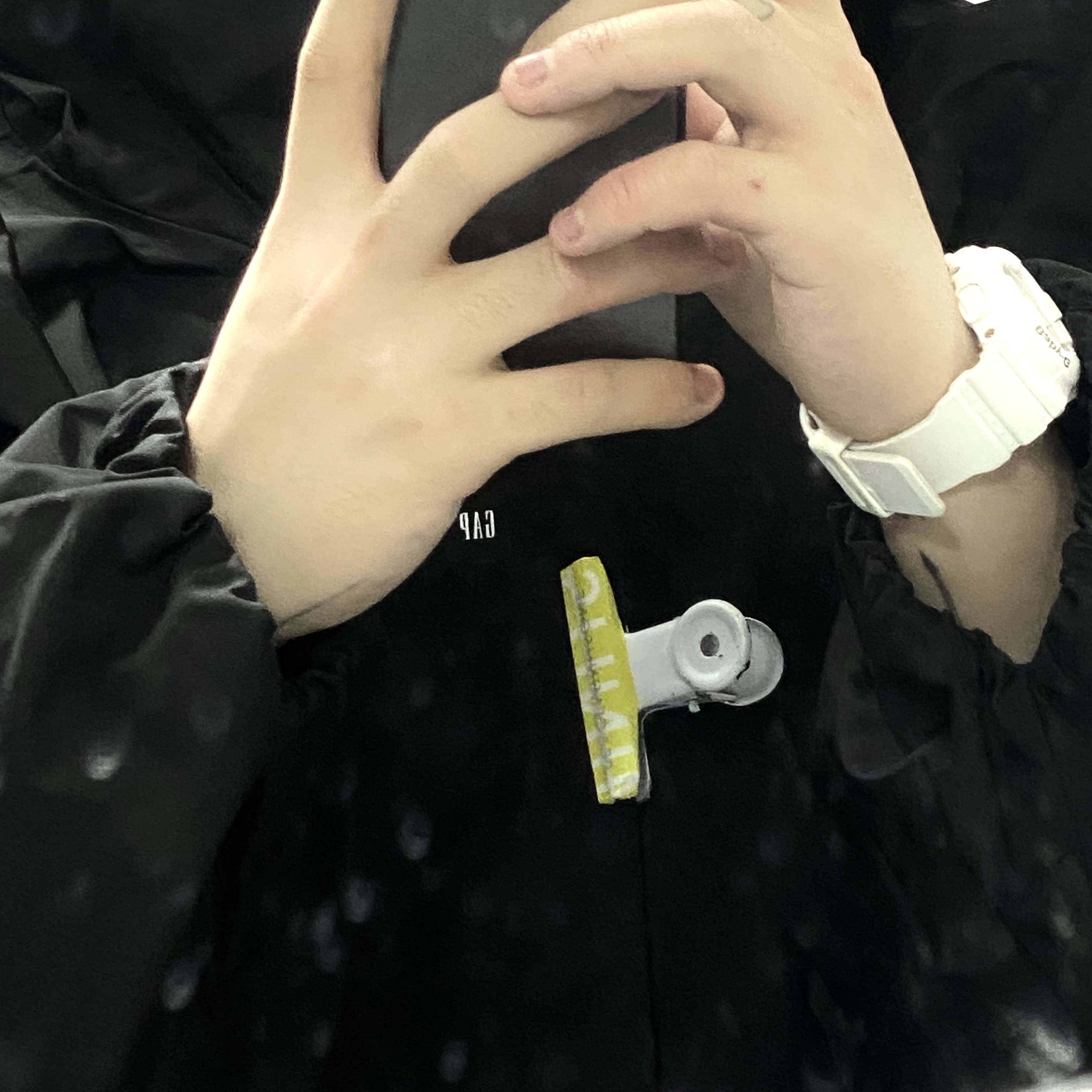 Yeezy Gap Engineered By Balenciaga T-Cut Parka Black 착용 스타일 - 1