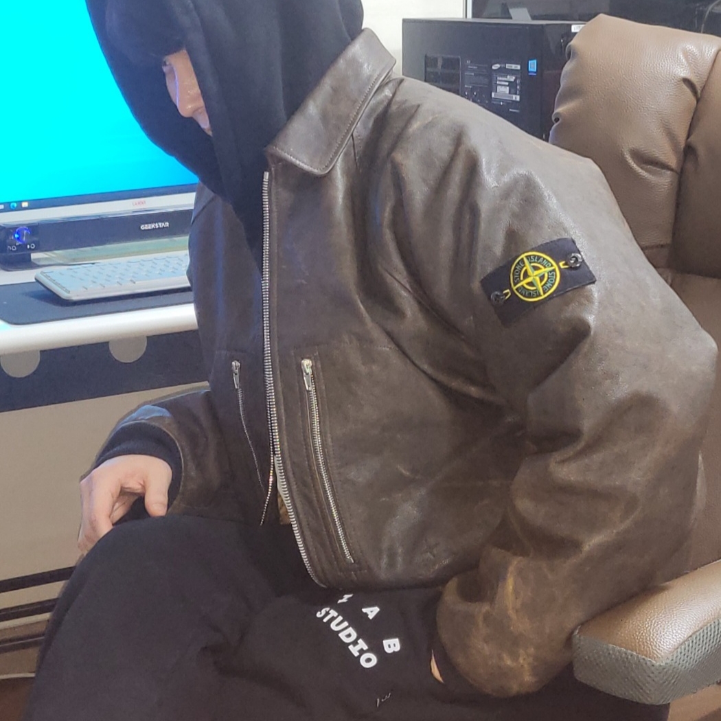 Supreme x Stone Island Leather Bomber Jacket Brown - 23FW 착용 스타일 - 1
