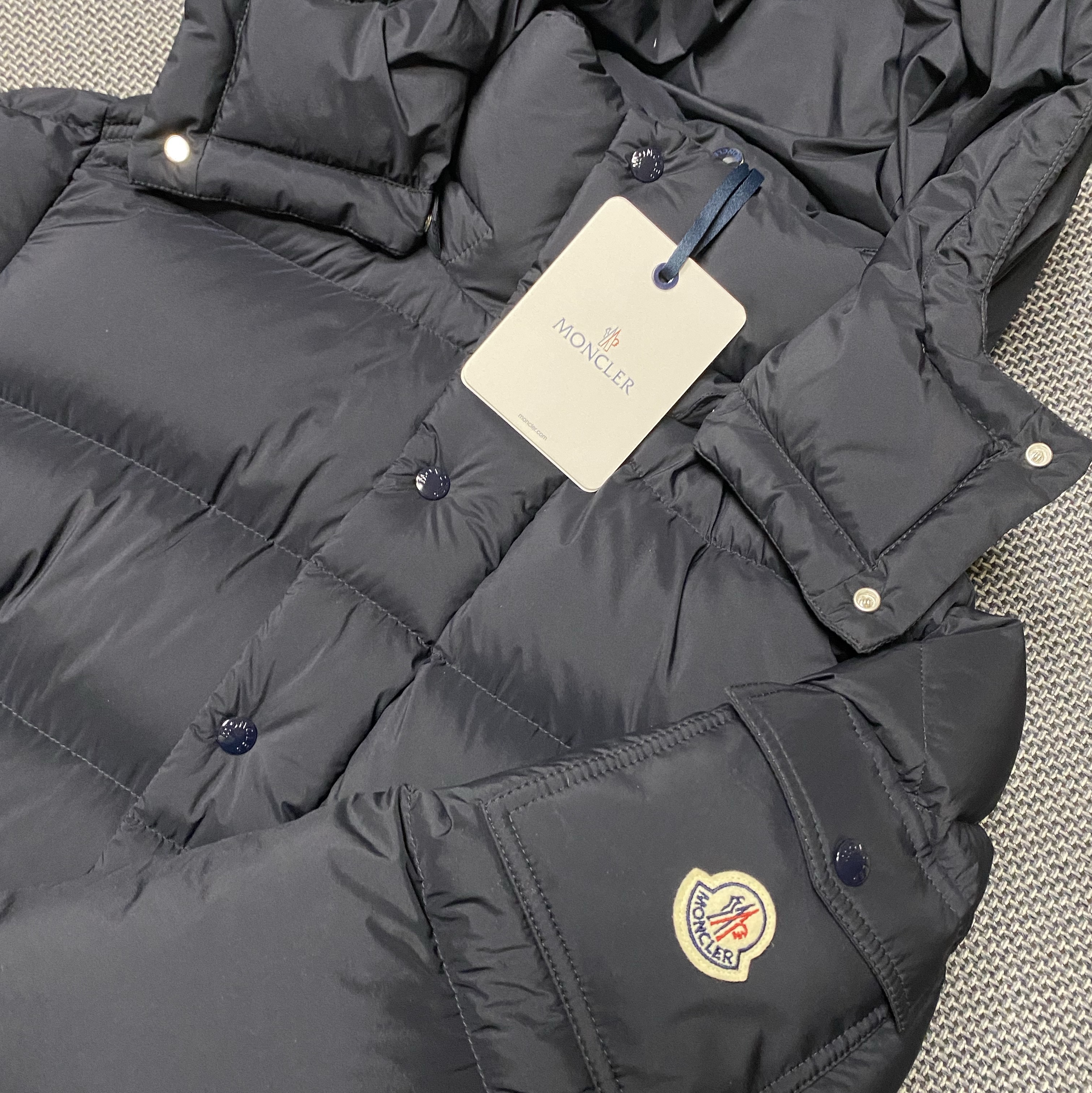 Moncler Vezere Short Down Jacket Night Blue - 23FW 착용 스타일
