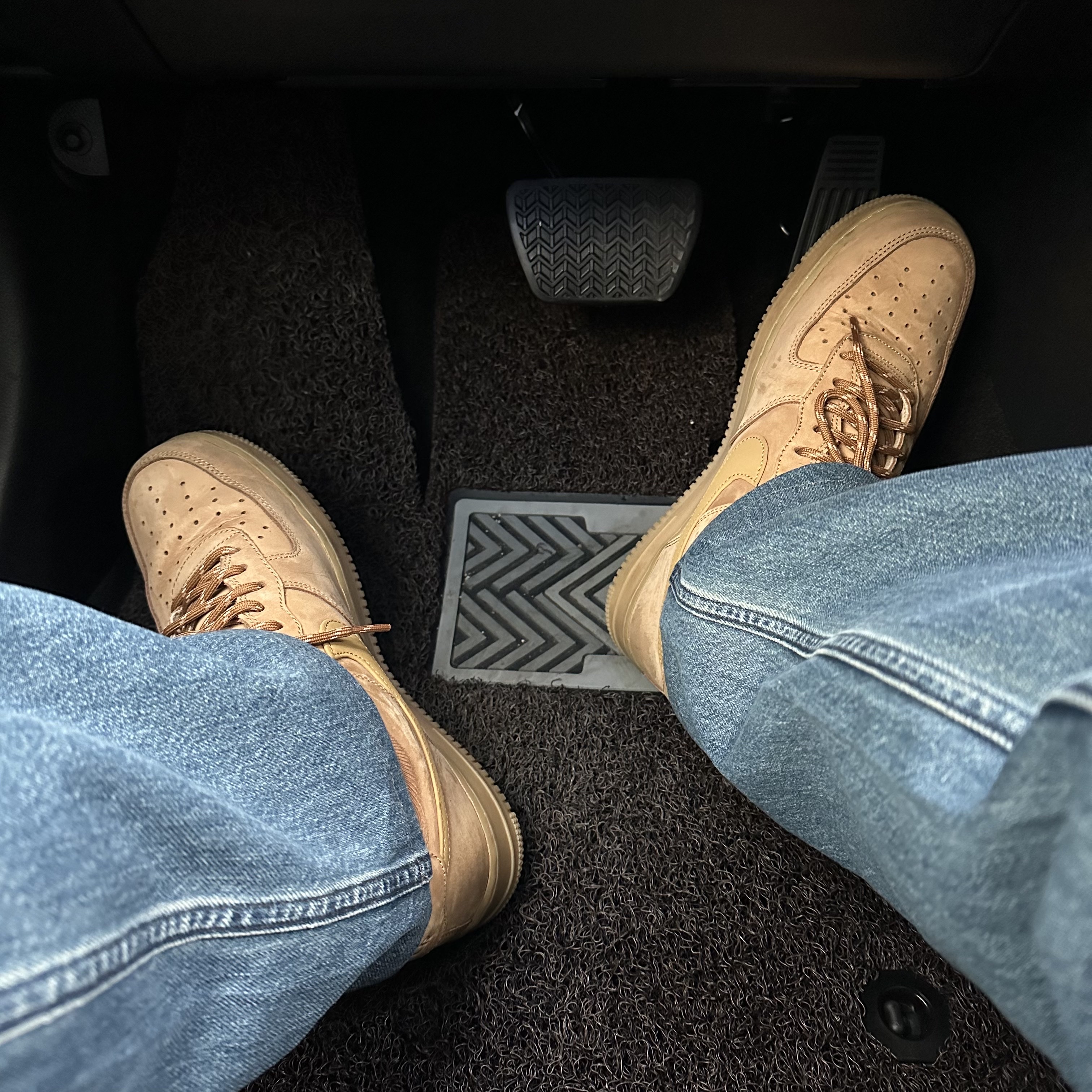 Nike Air Force 1 '07 WB Flax 착용 스타일