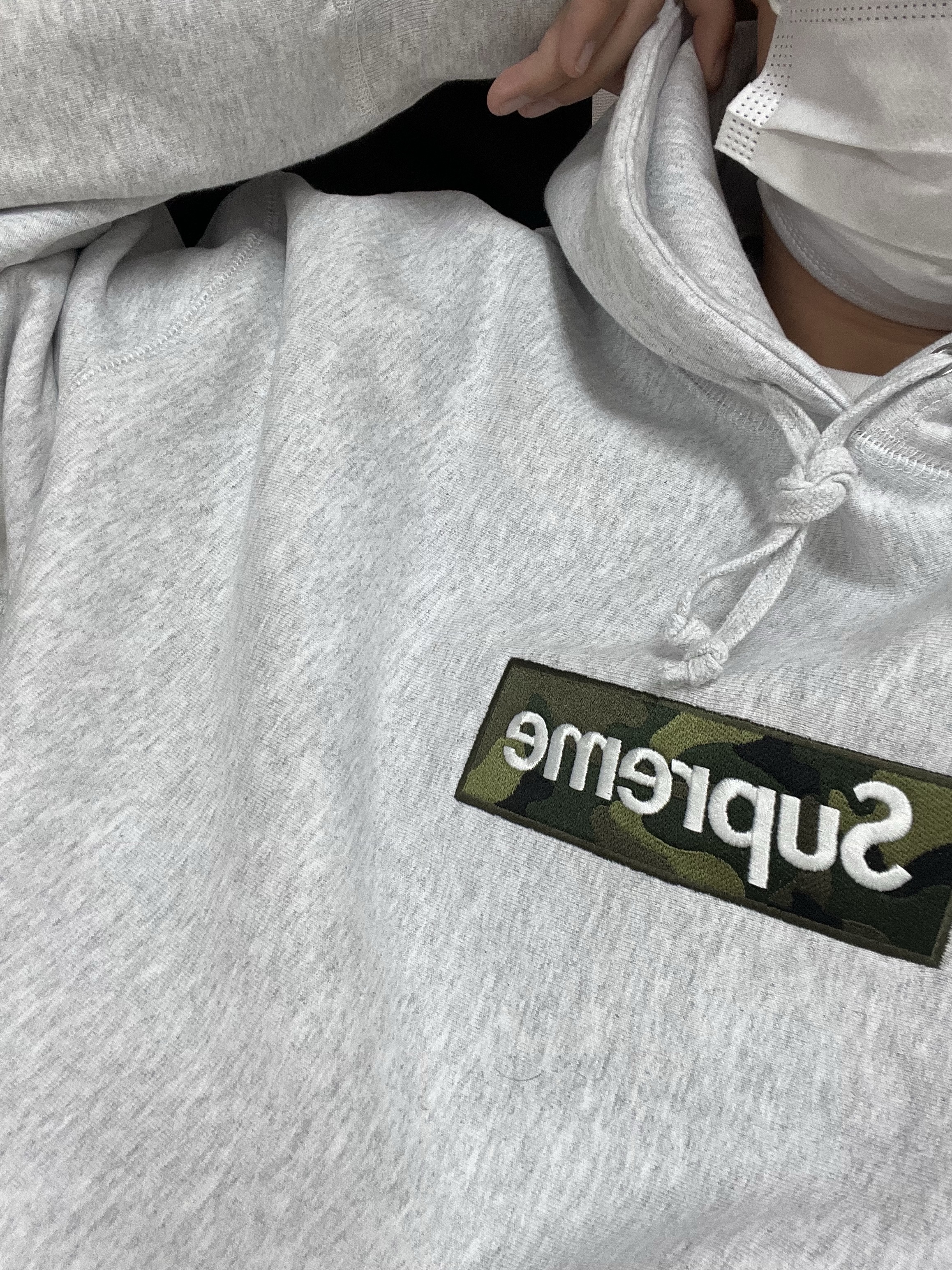 Supreme Box Logo Hooded Sweatshirt Ash Grey - 23FW 착용 스타일 - 1