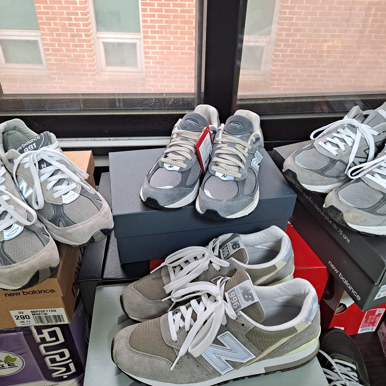New Balance 991 Made in UK Grey, New Balance 2002R Premium Vintage Grey 착용 스타일