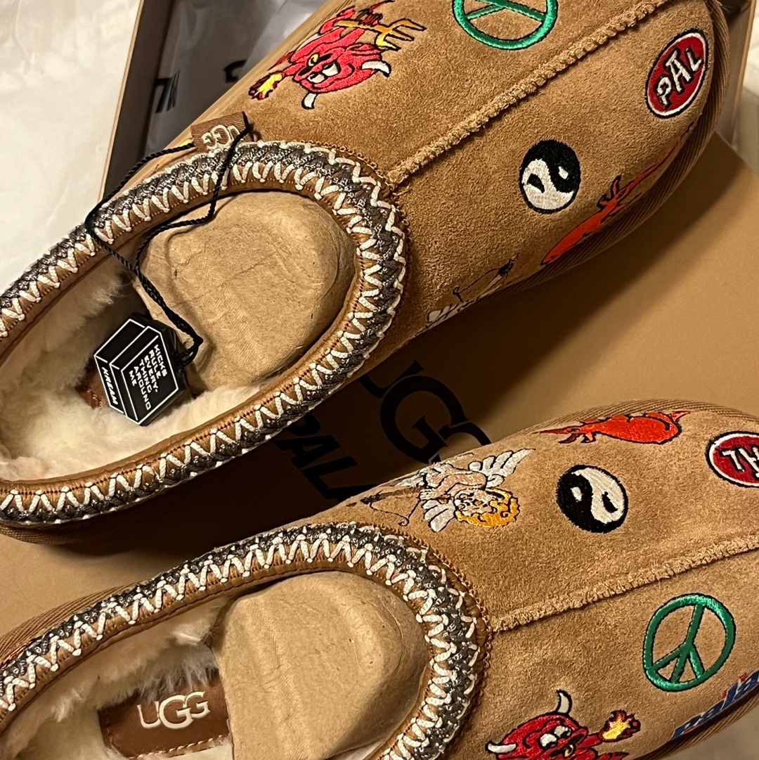 UGG x Palace Tasman Slipper Chestnut 착용 스타일 - 6