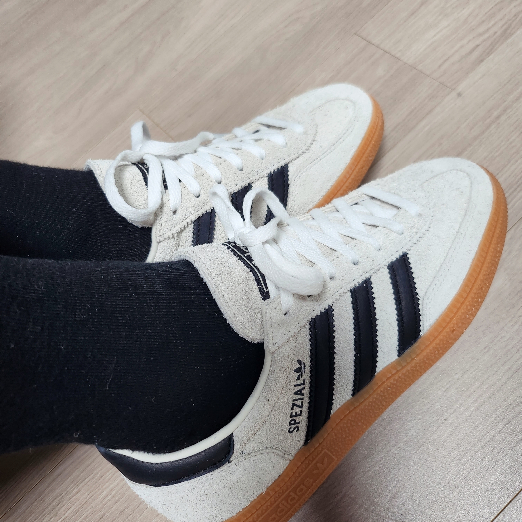 (W) Adidas Spezial Handball Aluminium Core Black 착용 스타일
