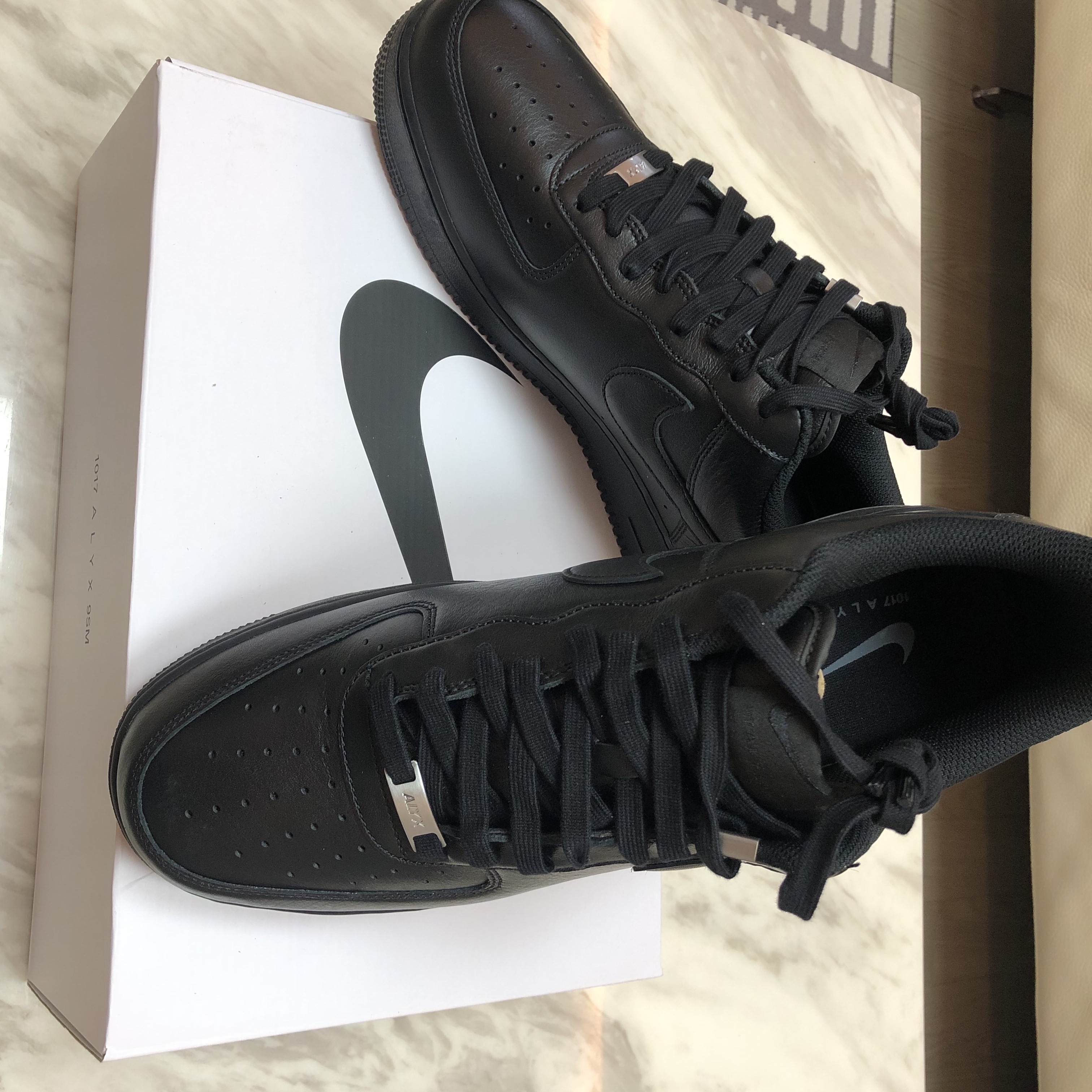 Nike x 1017 Alyx 9SM Air Force 1 Low SP Black 착용 스타일 - 2