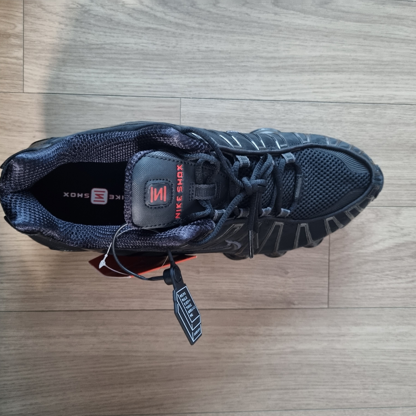 (W) Nike Shox TL Black and Max Orange 착용 스타일 - 2