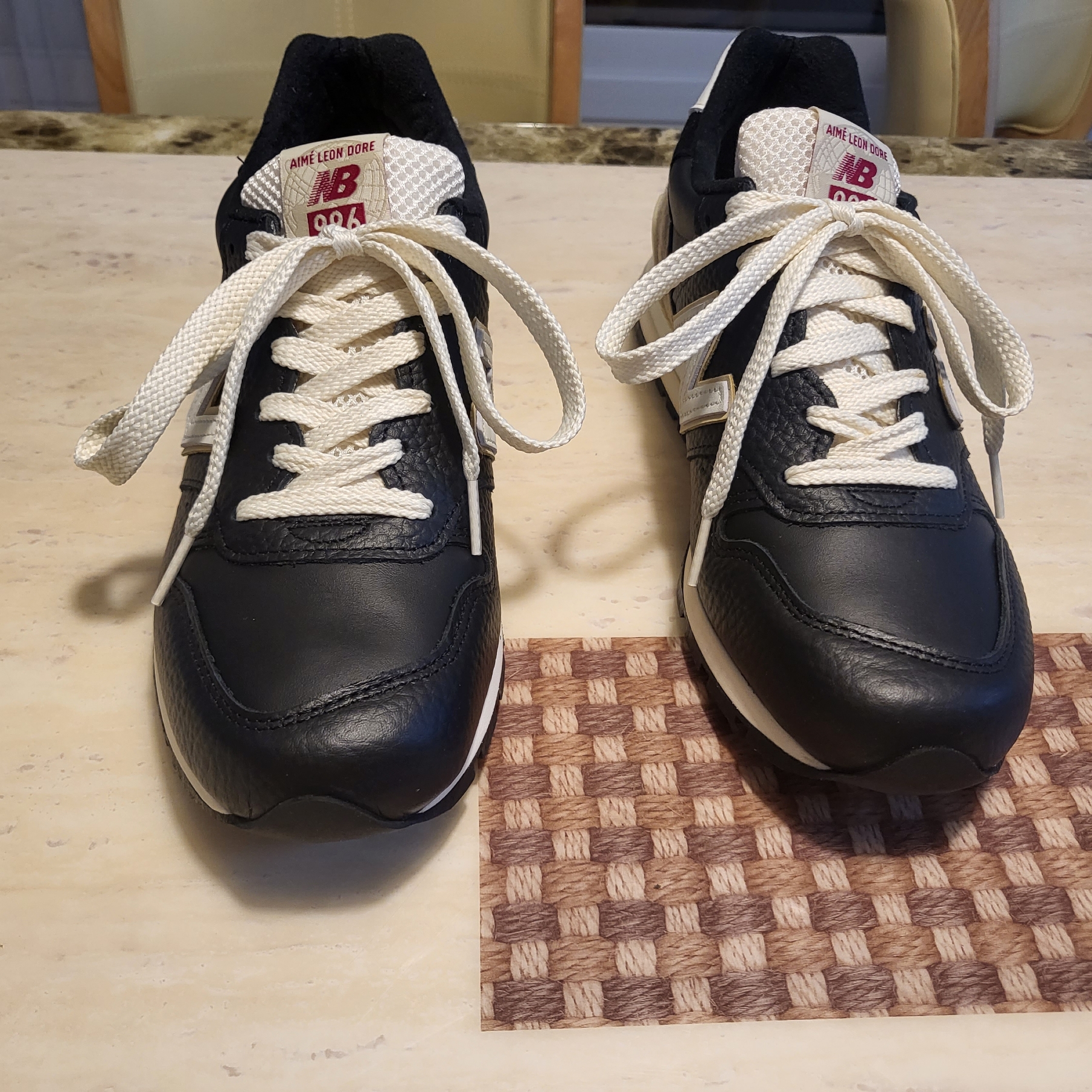 New Balance x Aime Leon Dore Made in USA 996 Black Sandstone 착용 스타일 - 2