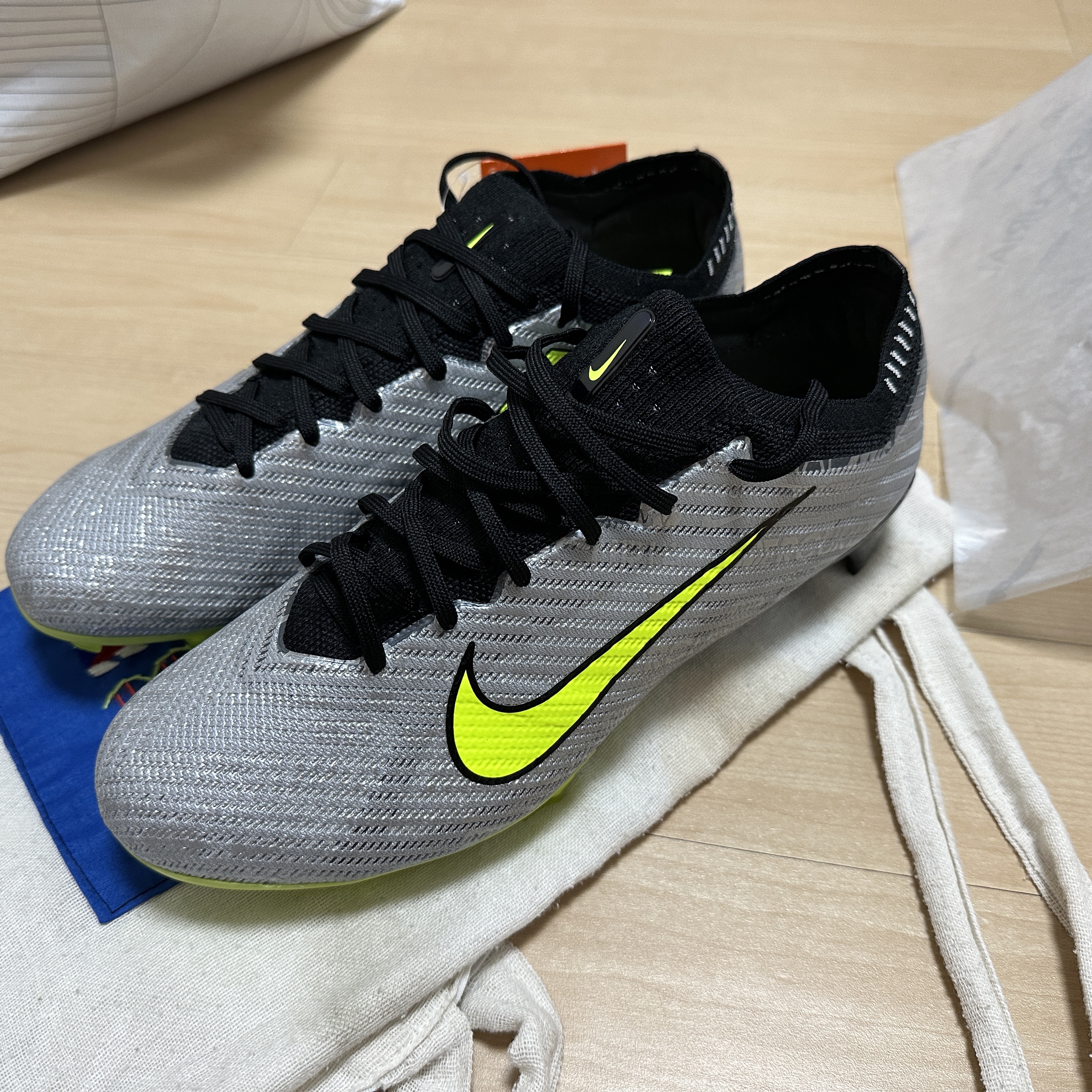 Nike Zoom Vapor 15 Elite XXV FG Metallic Silver Volt 착용 스타일