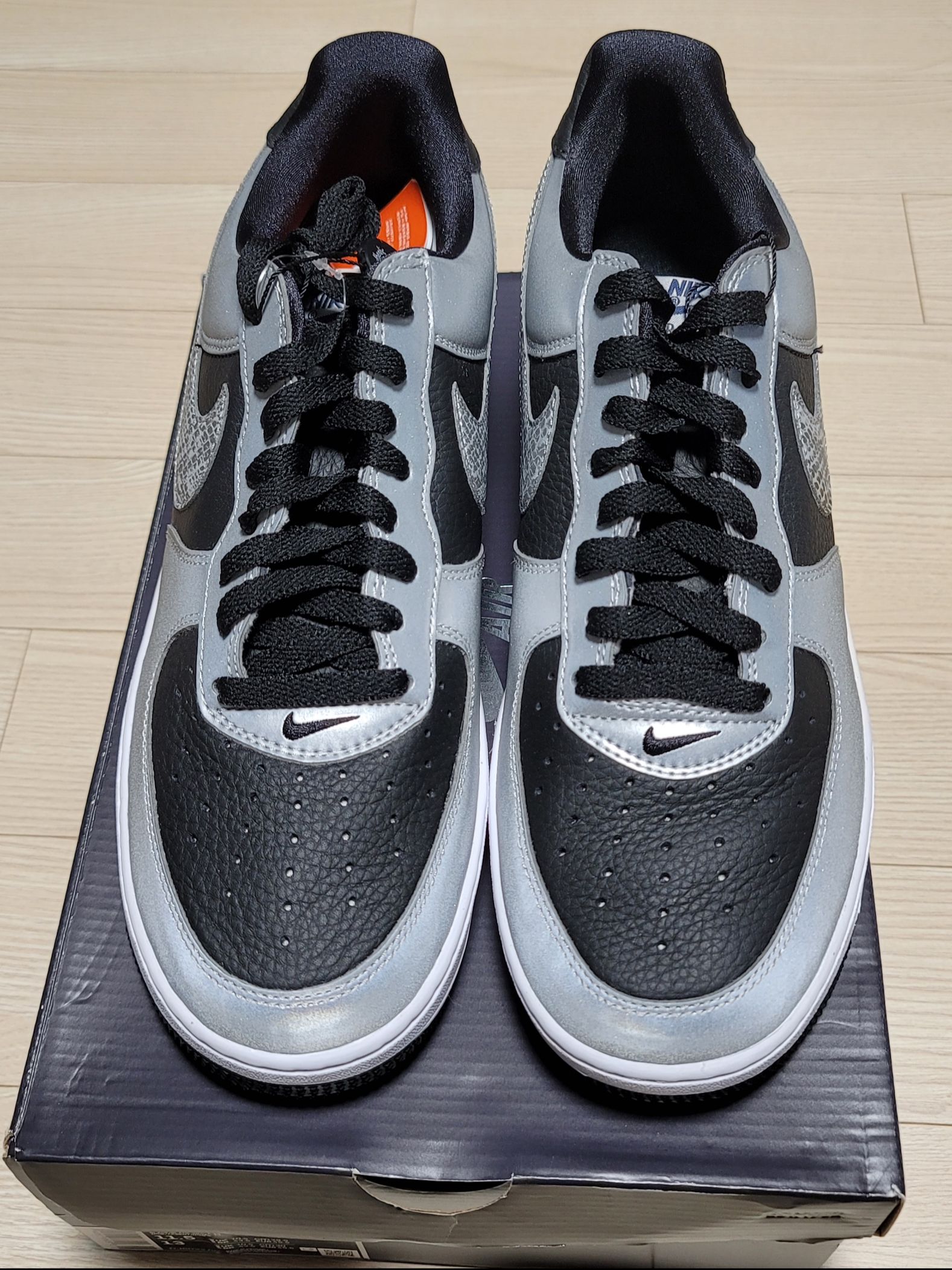 Nike Air Force 1 B Silver Snake 착용 스타일