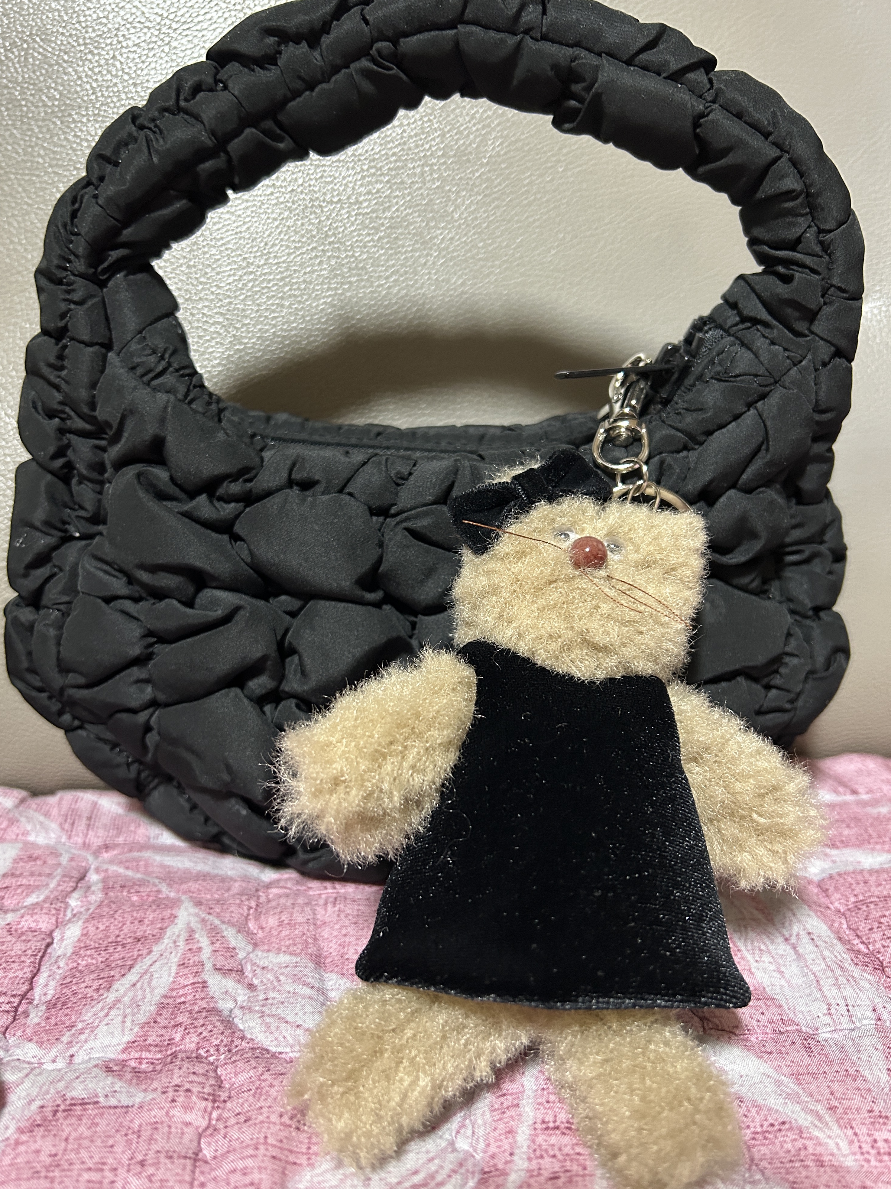 COS Quilted Micro Bag Black 착용 스타일