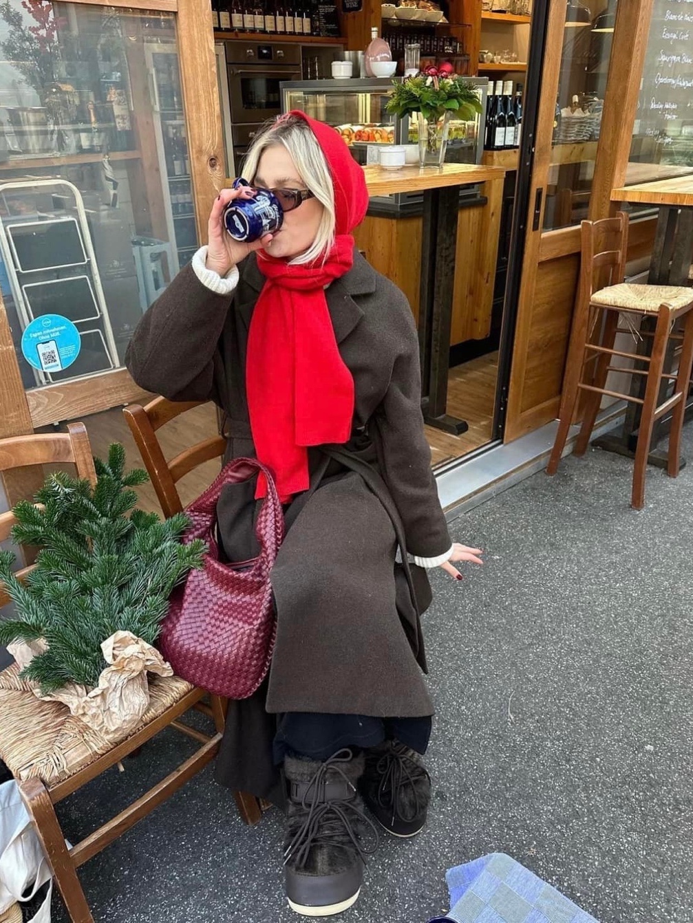 Vivienne Westwood Double Face Single Orb Muffler Red, Acne Studios Canada Narrow New Wool Muffler Cherry Red 착용 스타일 - 5