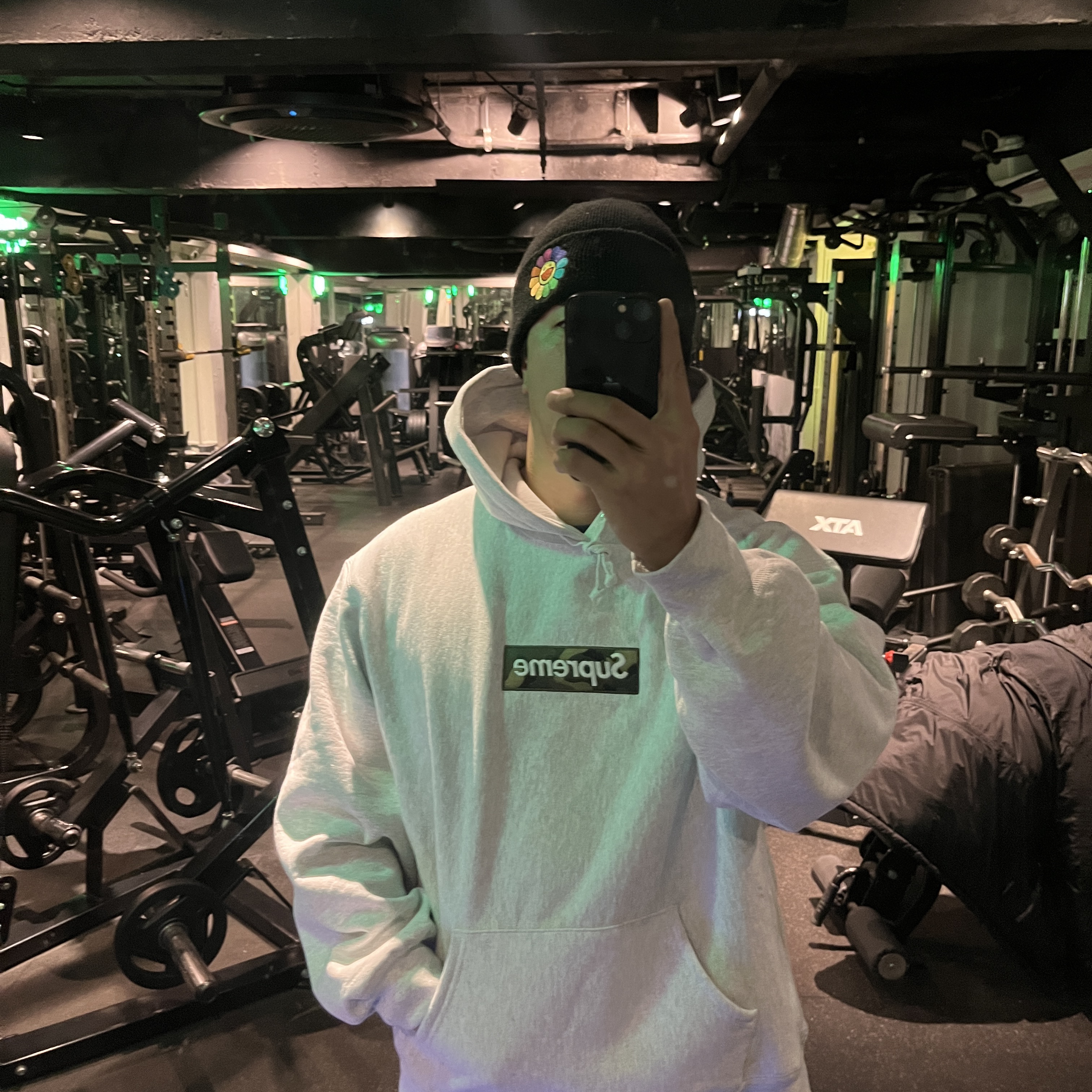 Supreme Box Logo Hooded Sweatshirt Ash Grey - 23FW, New Era x Murakami Takashi Ohana Beanie Black 착용 스타일