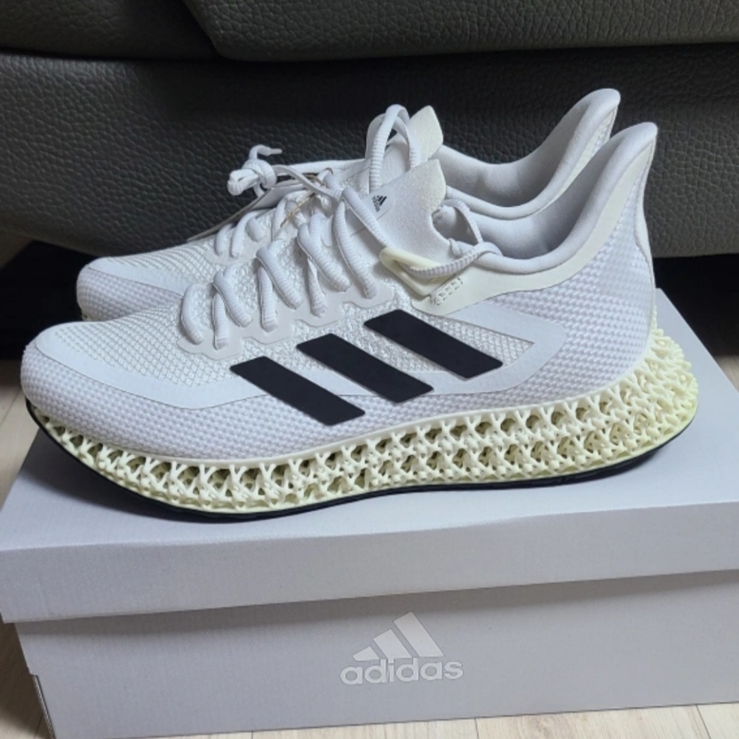 Adidas 4DFWD White Black 착용 스타일