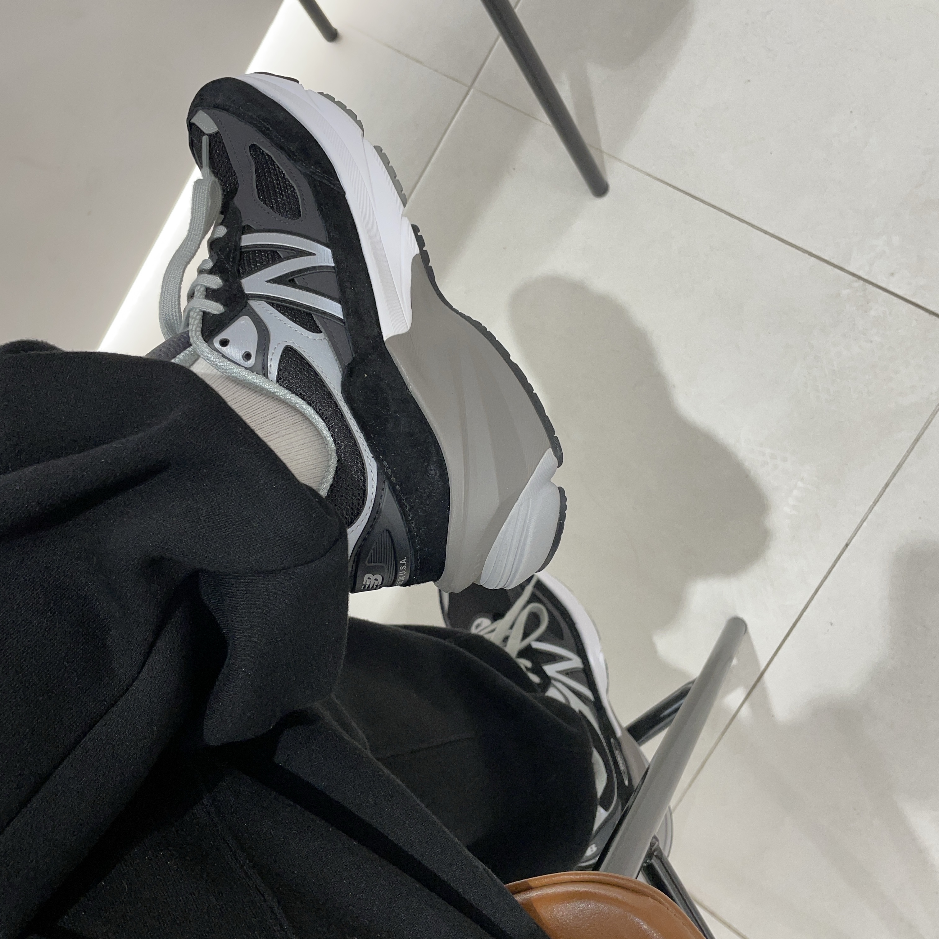 New Balance 990v6 Made in USA Black White 착용 스타일 - 4