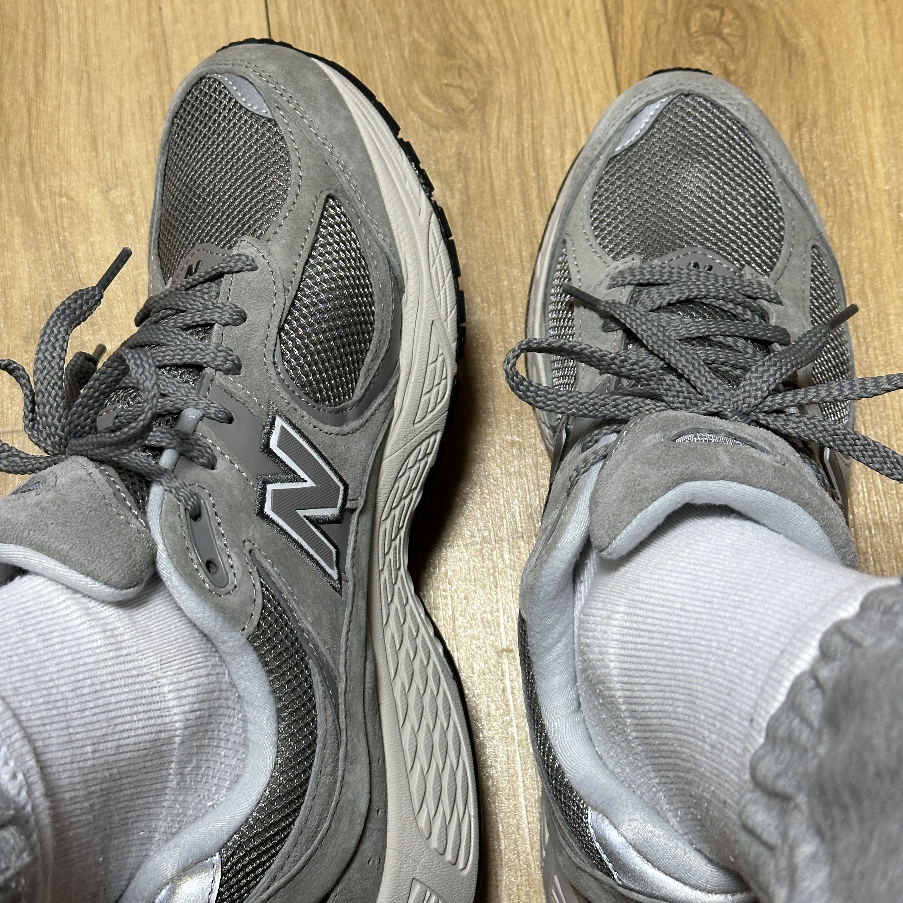 New Balance 2002R Grey 착용 스타일