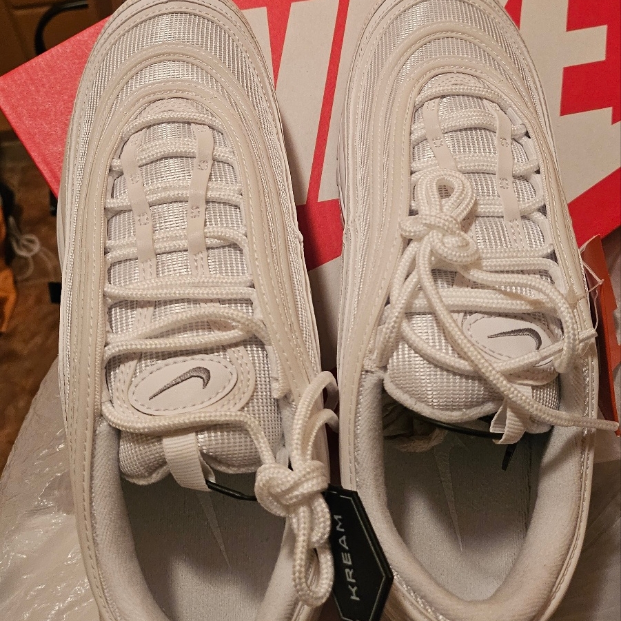 Nike Air Max 97 Triple White Wolf Grey 착용 스타일