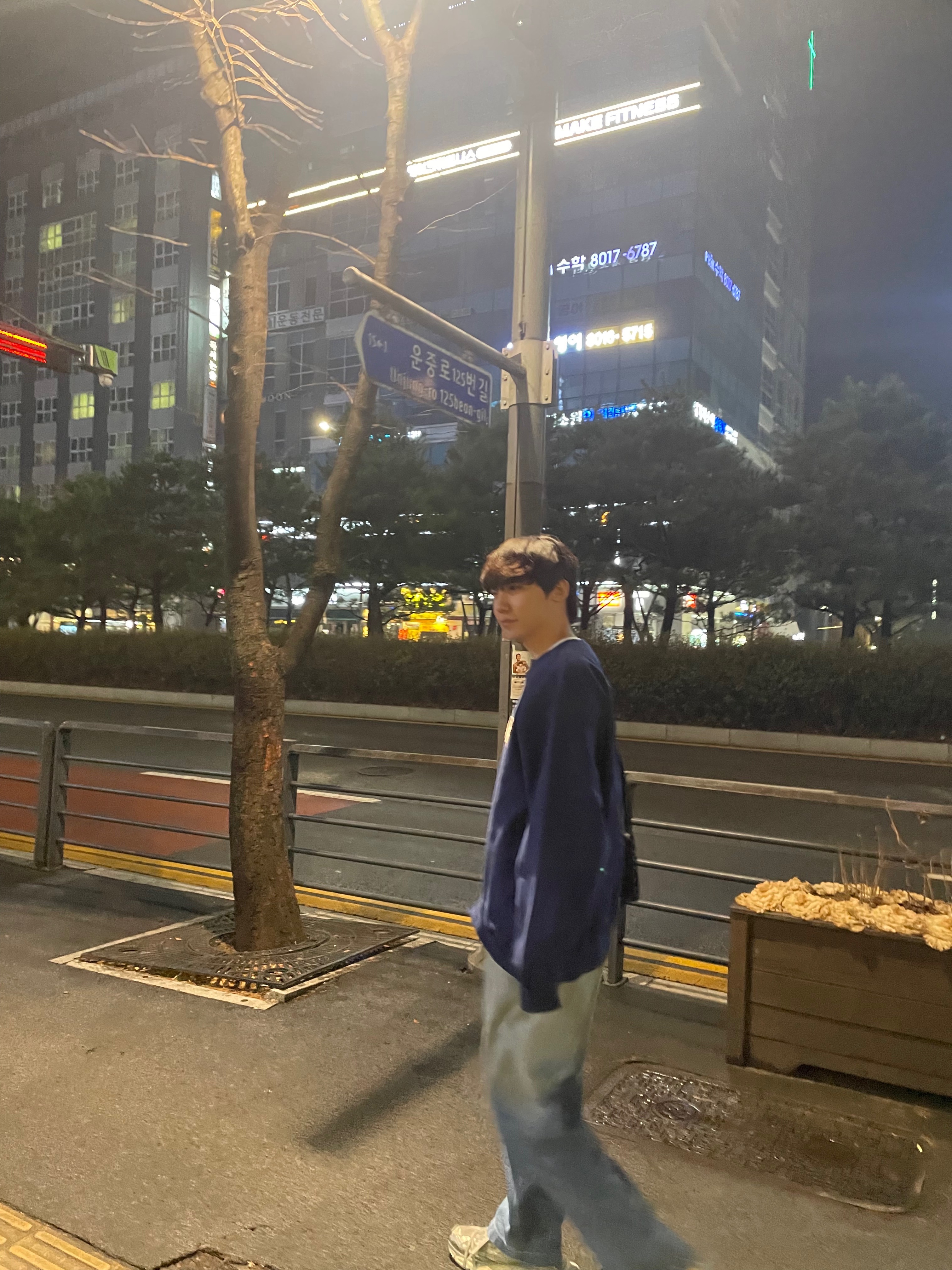 Balenciaga 3XL Sneakers Light Beige, Ader Error Verif Logo Sweatshirt Navy 착용 스타일 - 1