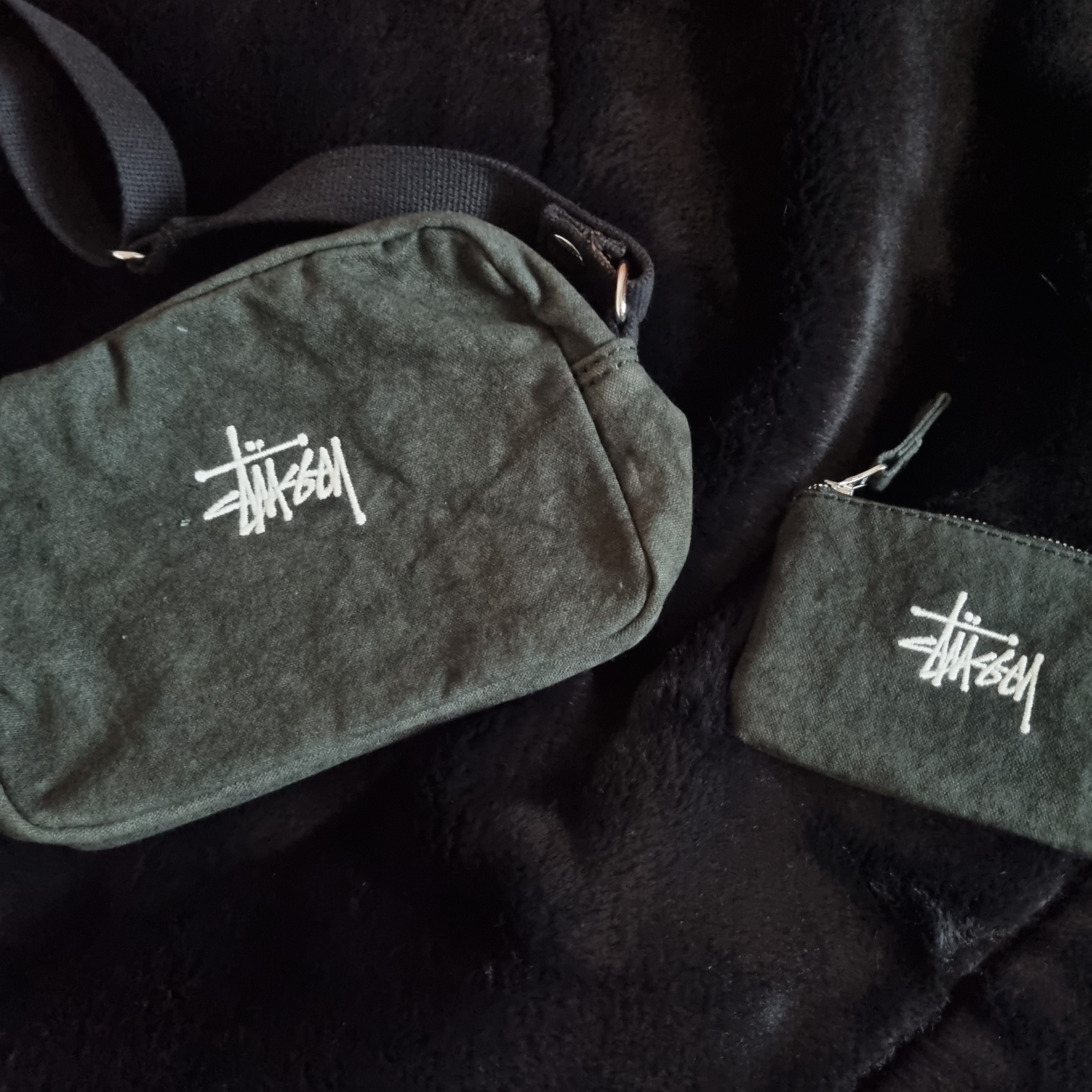 Stussy Canvas Side Pouch Washed Black, Stussy Canvas Coin Pouch Washed Black 착용 스타일