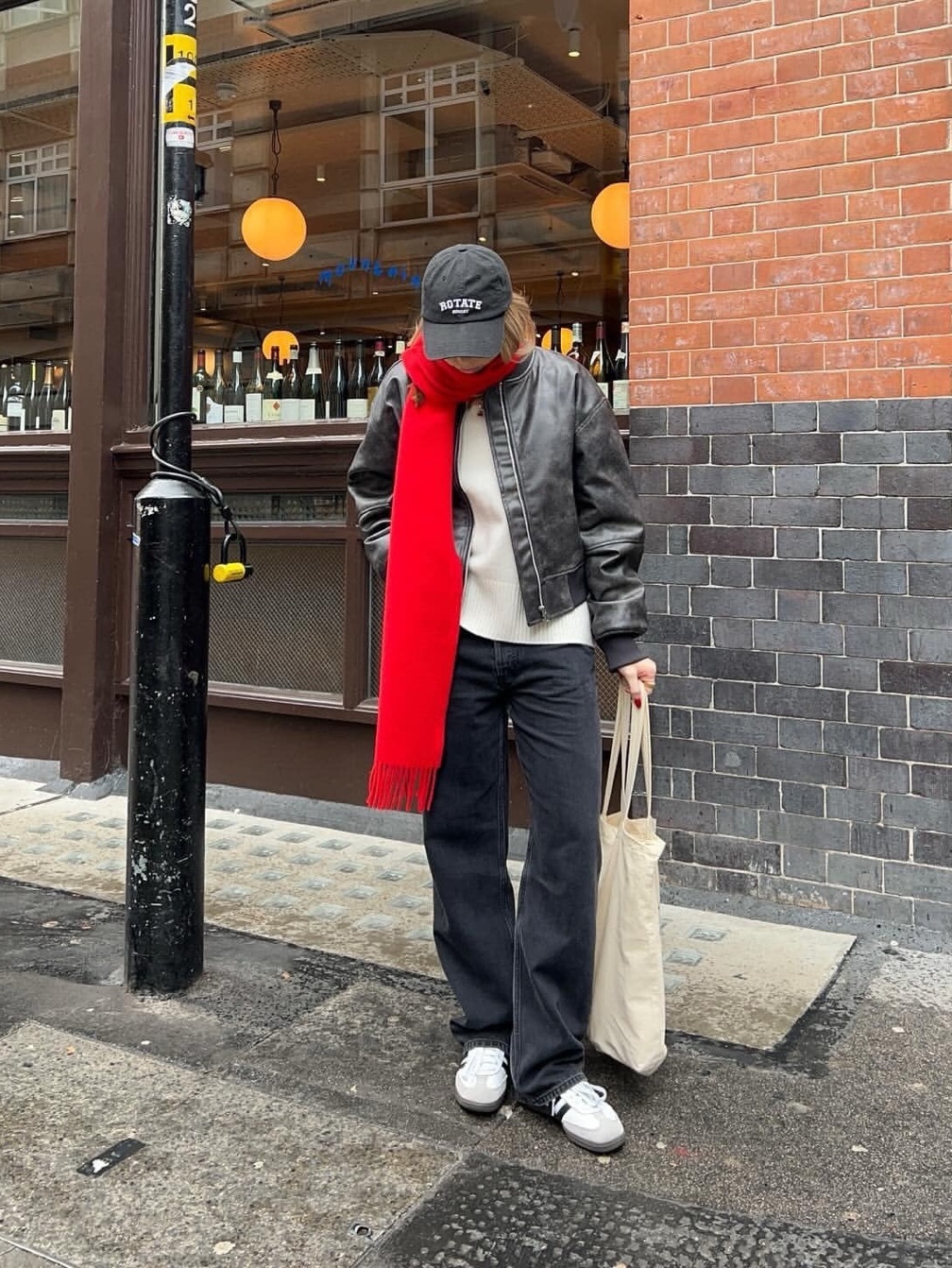Vivienne Westwood Double Face Single Orb Muffler Red, Acne Studios Canada Narrow New Wool Muffler Cherry Red 착용 스타일 - 6